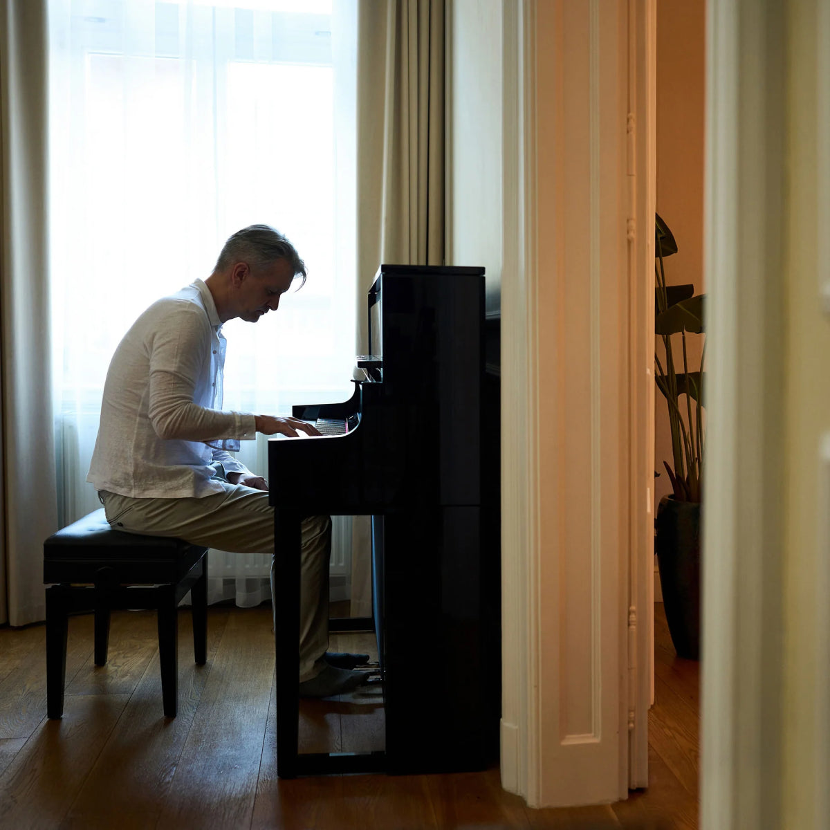 Roland LX-9  Polished Ebony