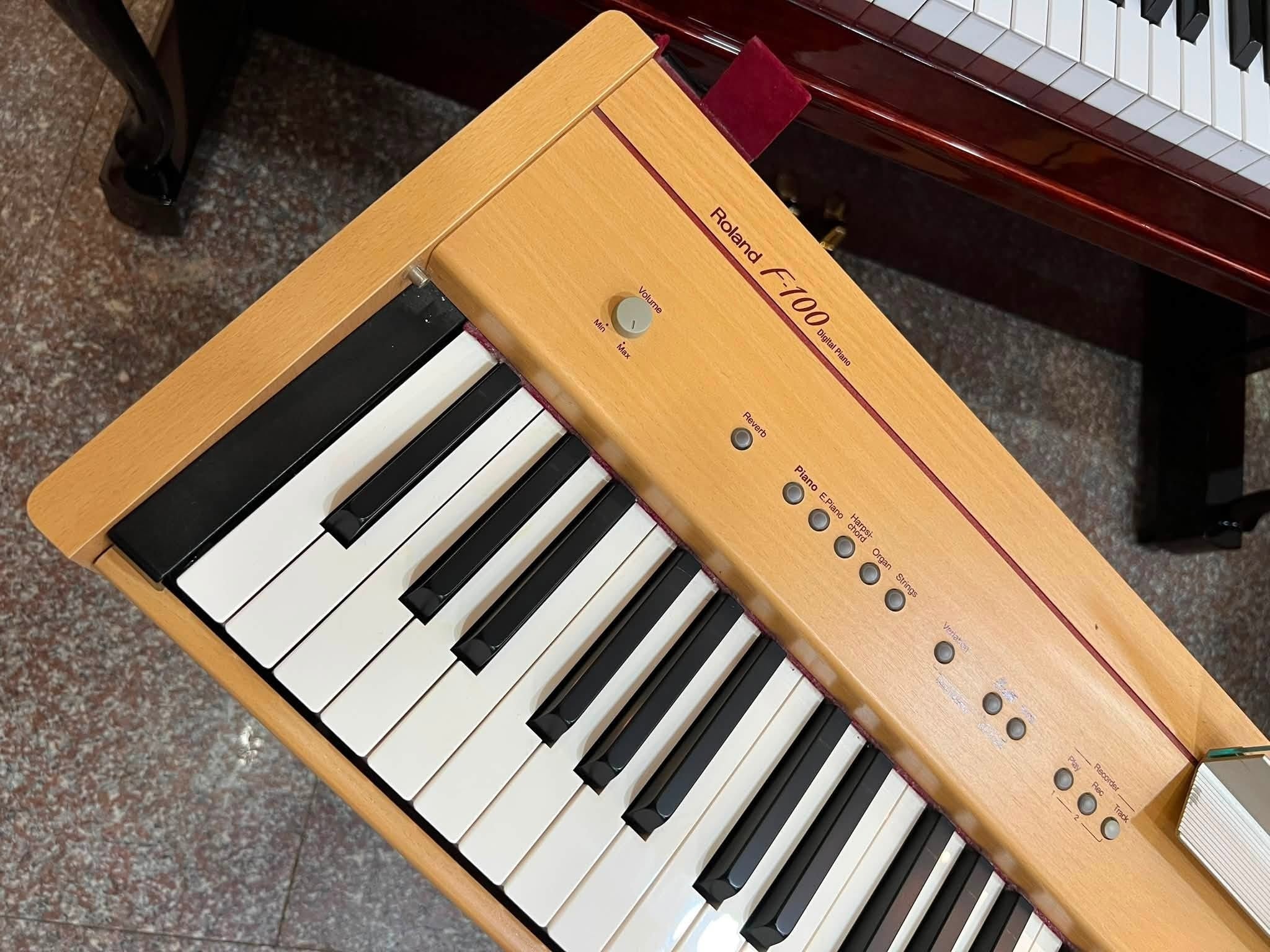 Đàn Piano Điện Roland F100