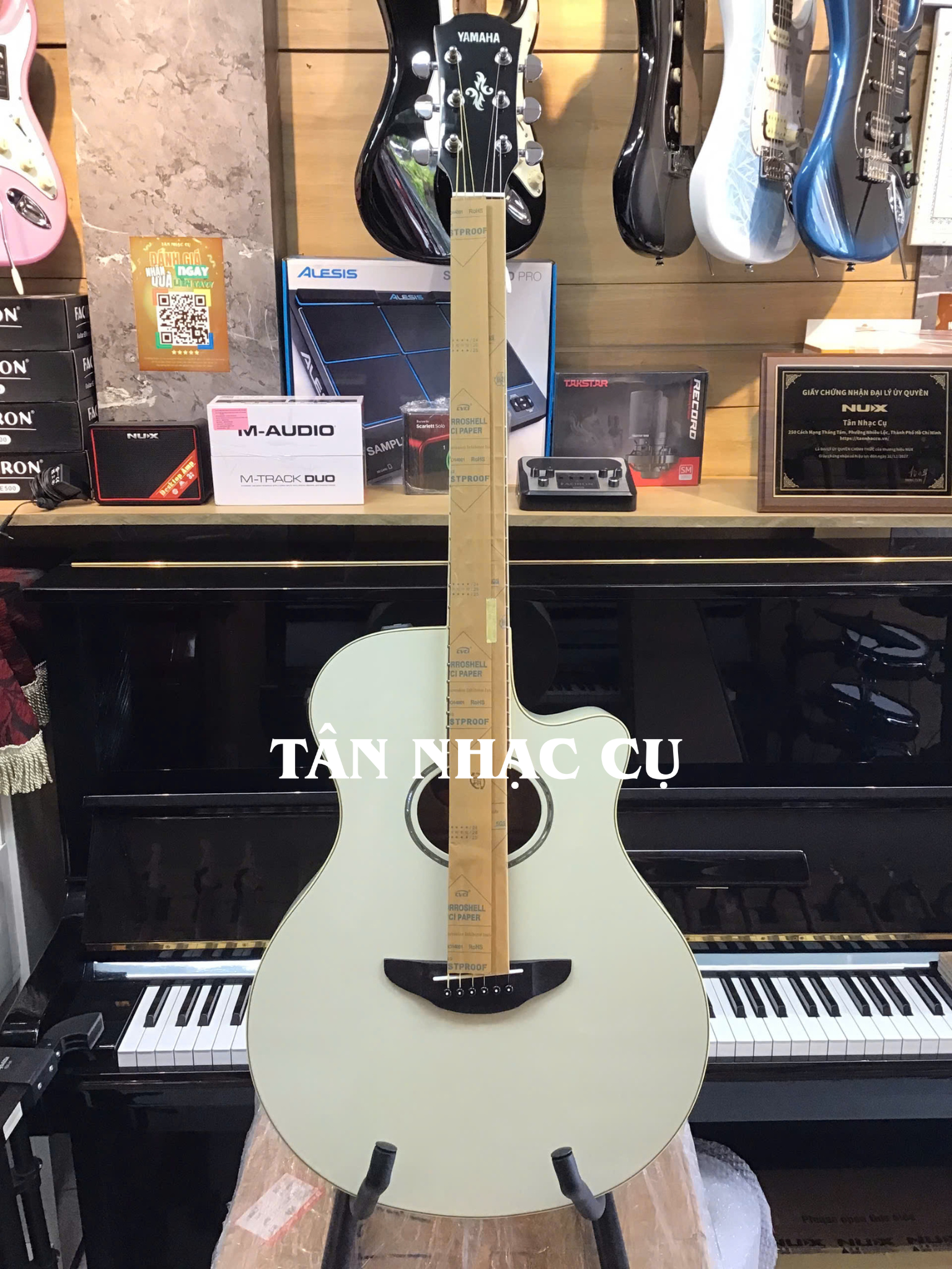 Yamaha APX600