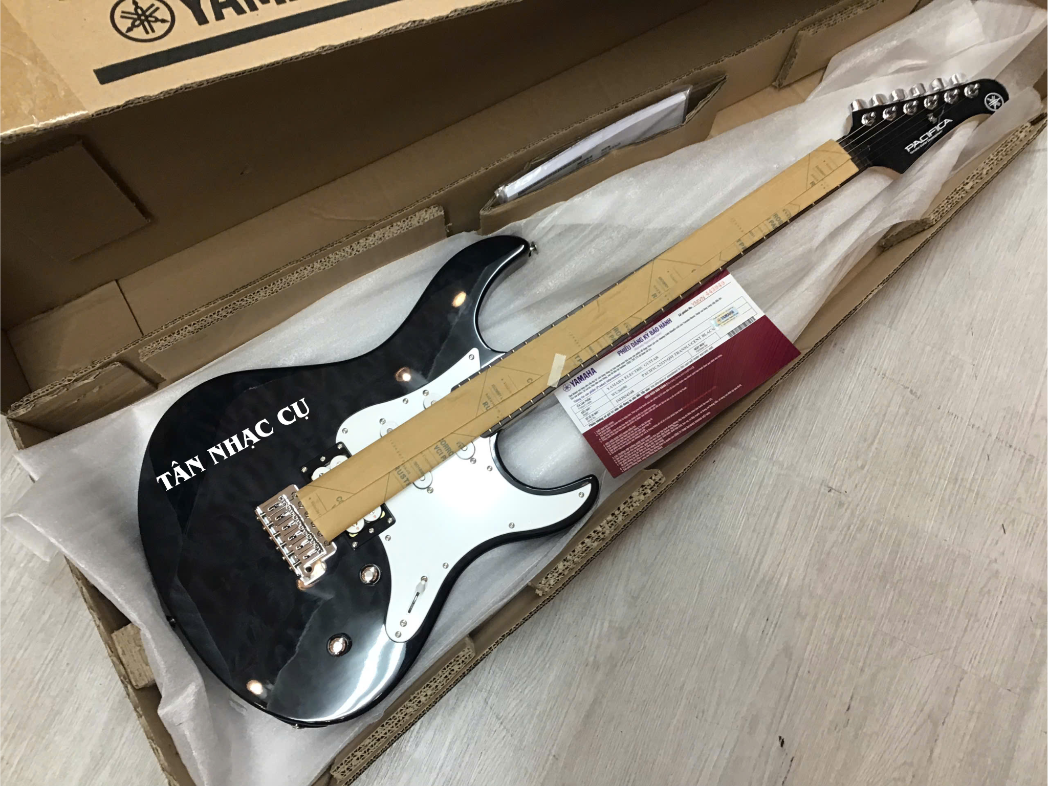 Đàn Guitar Điện Yamaha Pacifica PAC212VQM, Translucent Black, HSS