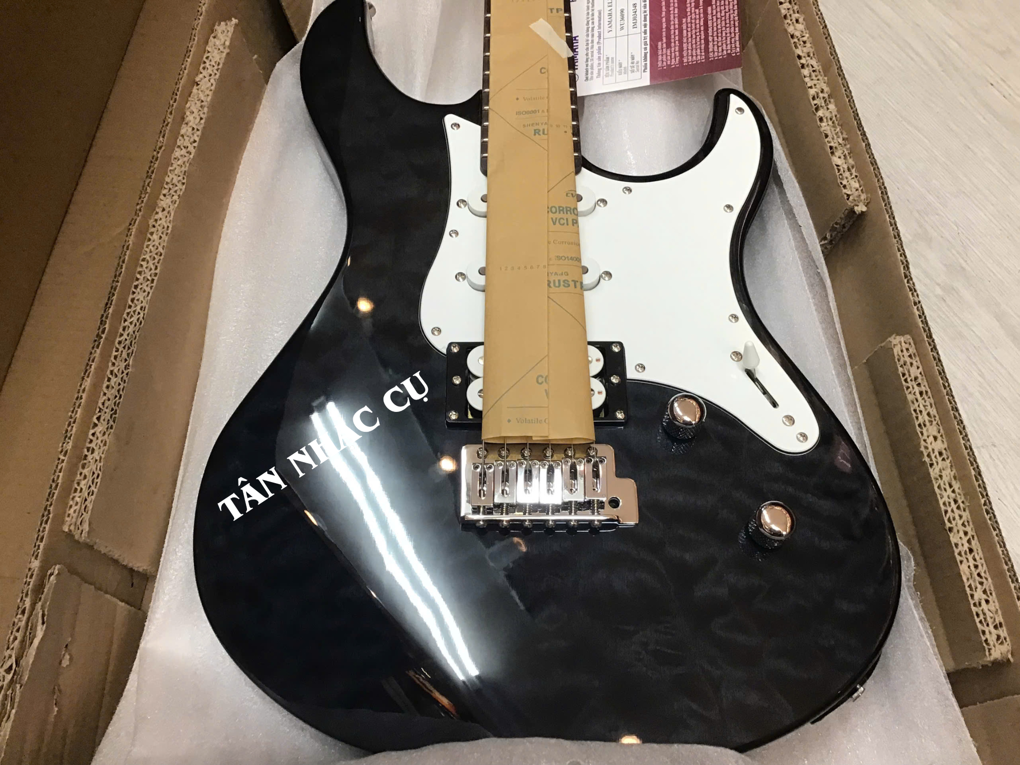 Đàn Guitar Điện Yamaha Pacifica PAC212VQM, Translucent Black, HSS