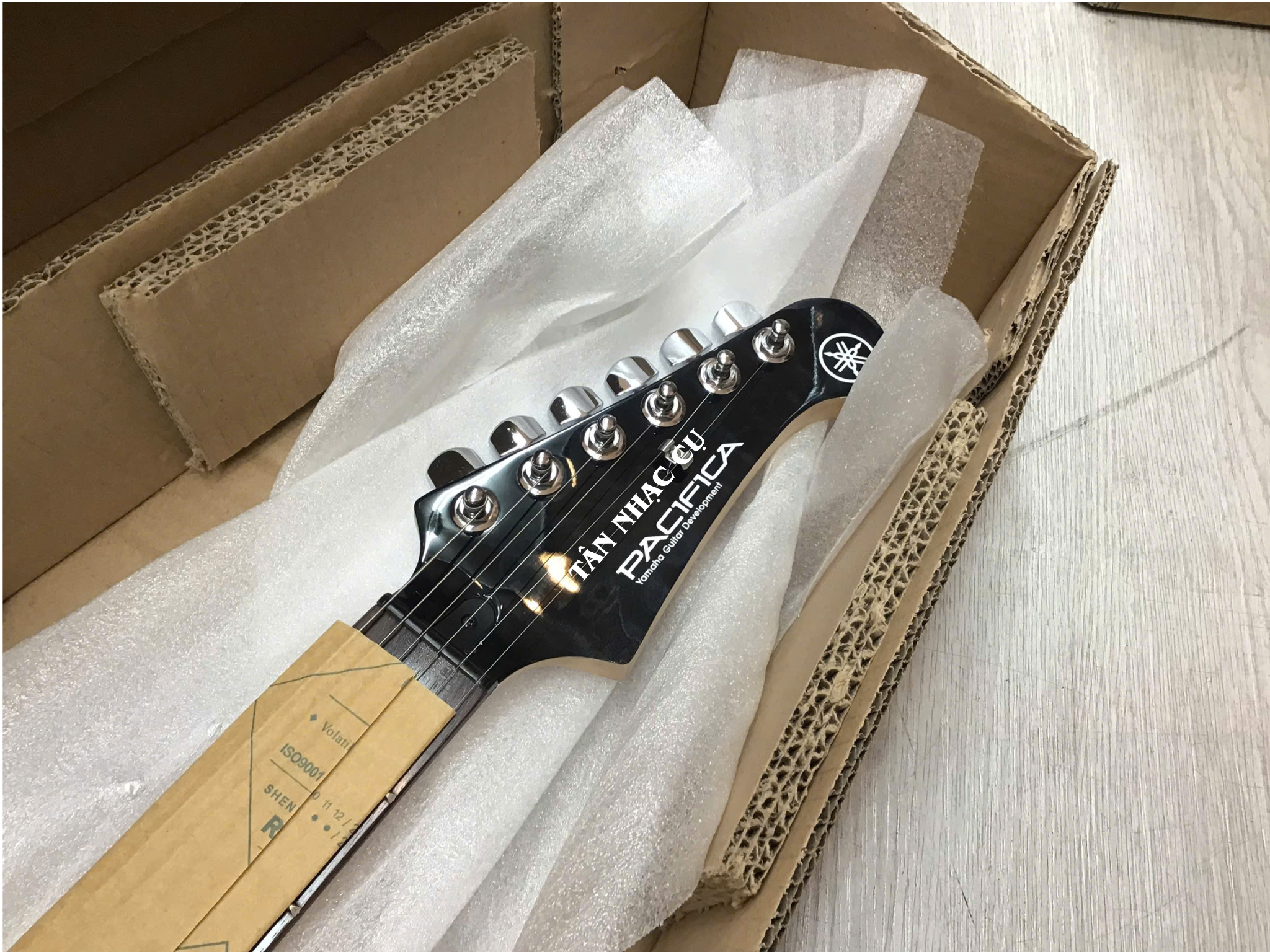 Đàn Guitar Điện Yamaha Pacifica PAC212VQM, Translucent Black, HSS