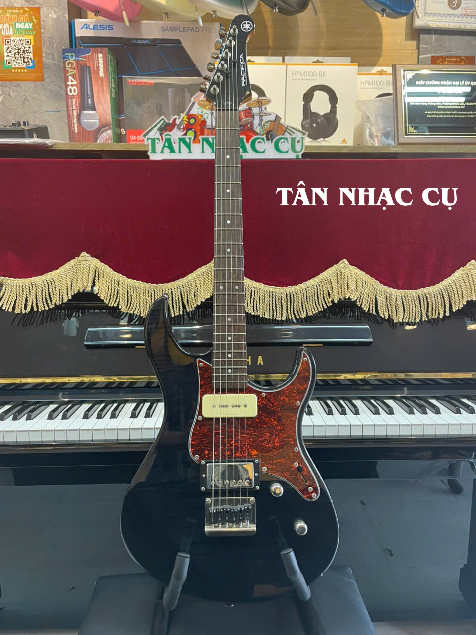 Đàn Guitar Điện Yamaha PAC611H