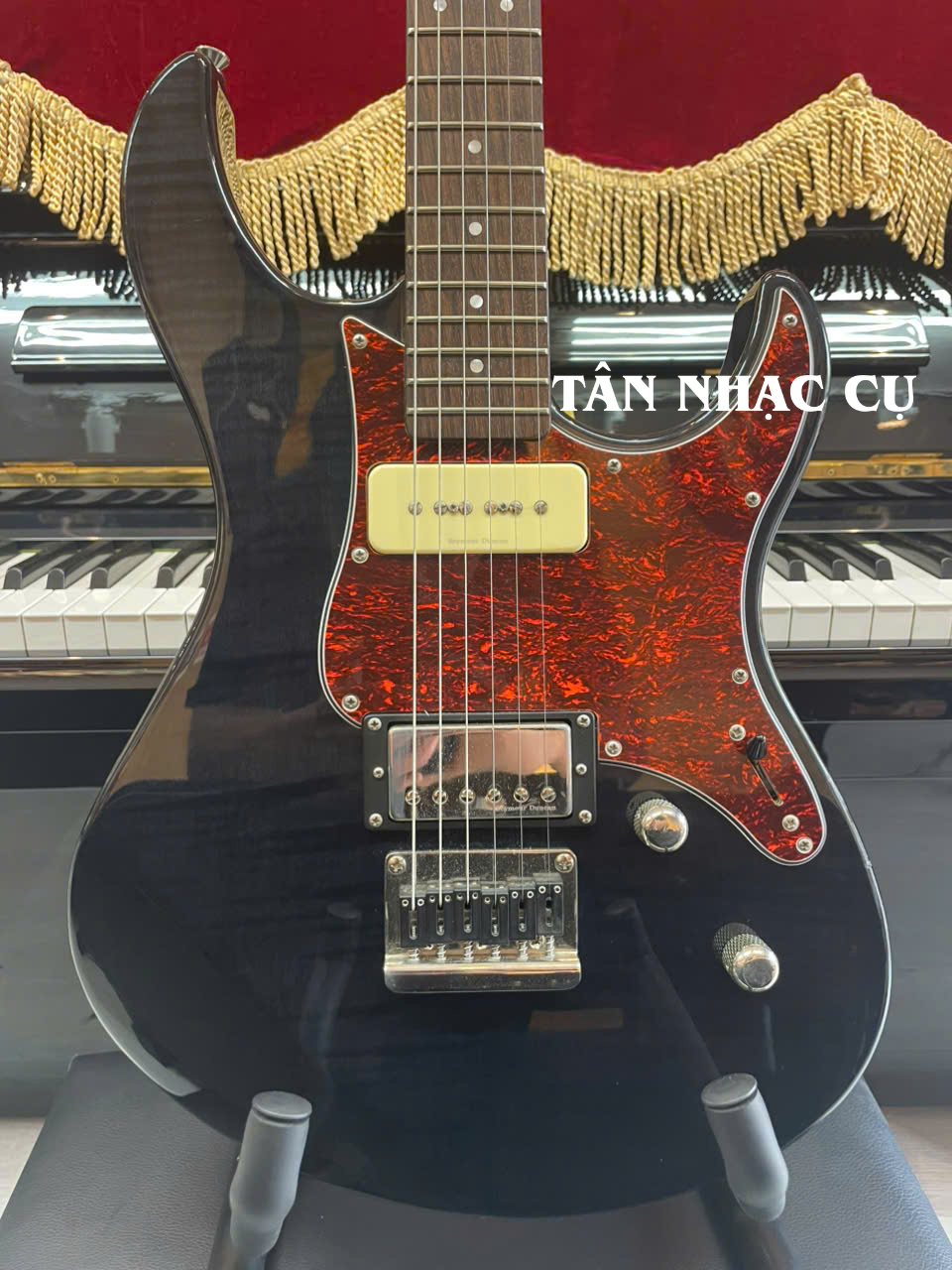Đàn Guitar Điện Yamaha PAC611H