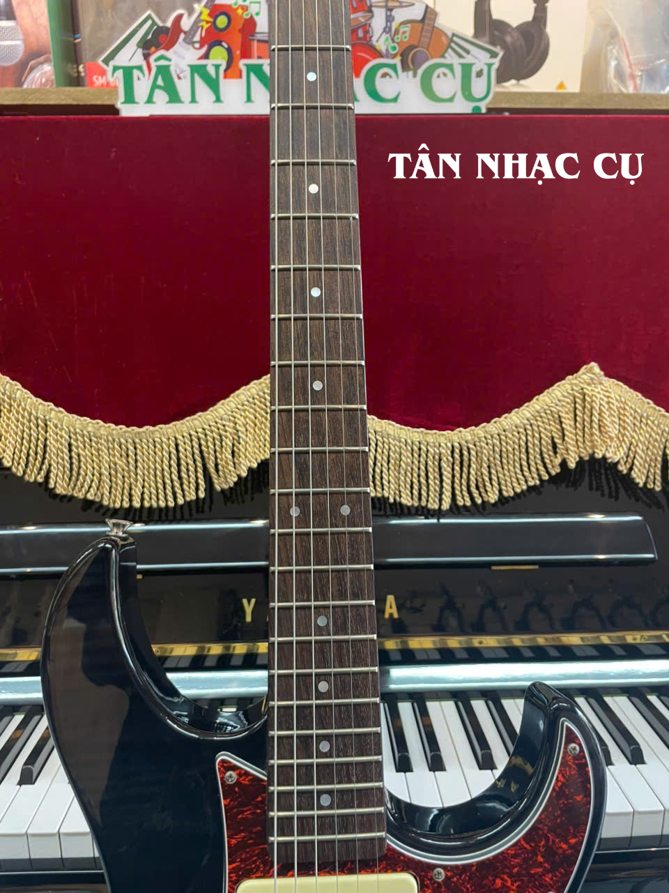 Đàn Guitar Điện Yamaha PAC611H