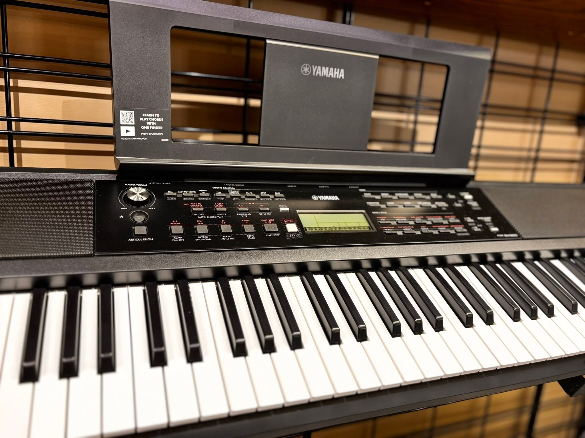 Đàn Organ Yamaha PSR EW320