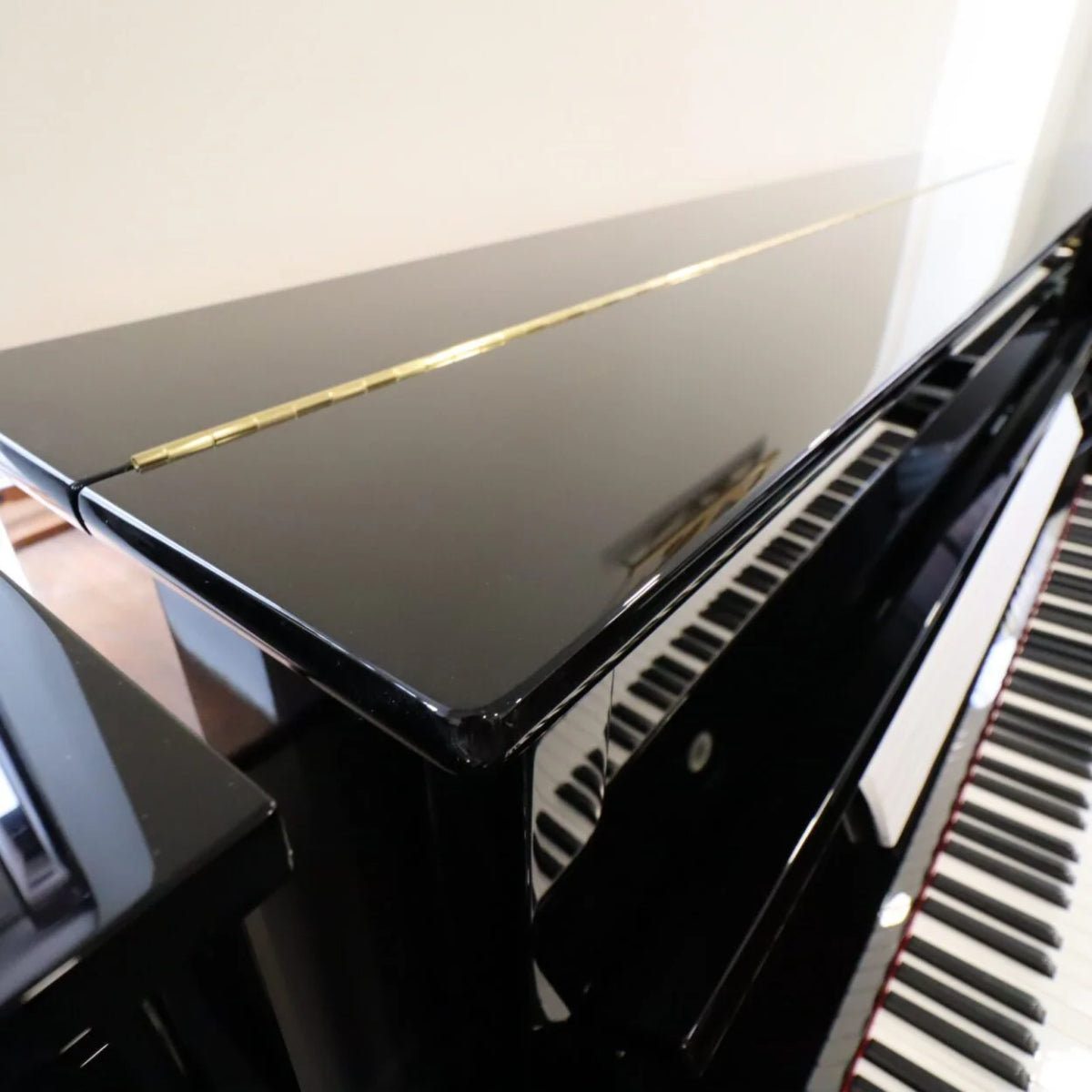 Đàn Piano Cơ Upright Yamaha P121, Polished Ebony