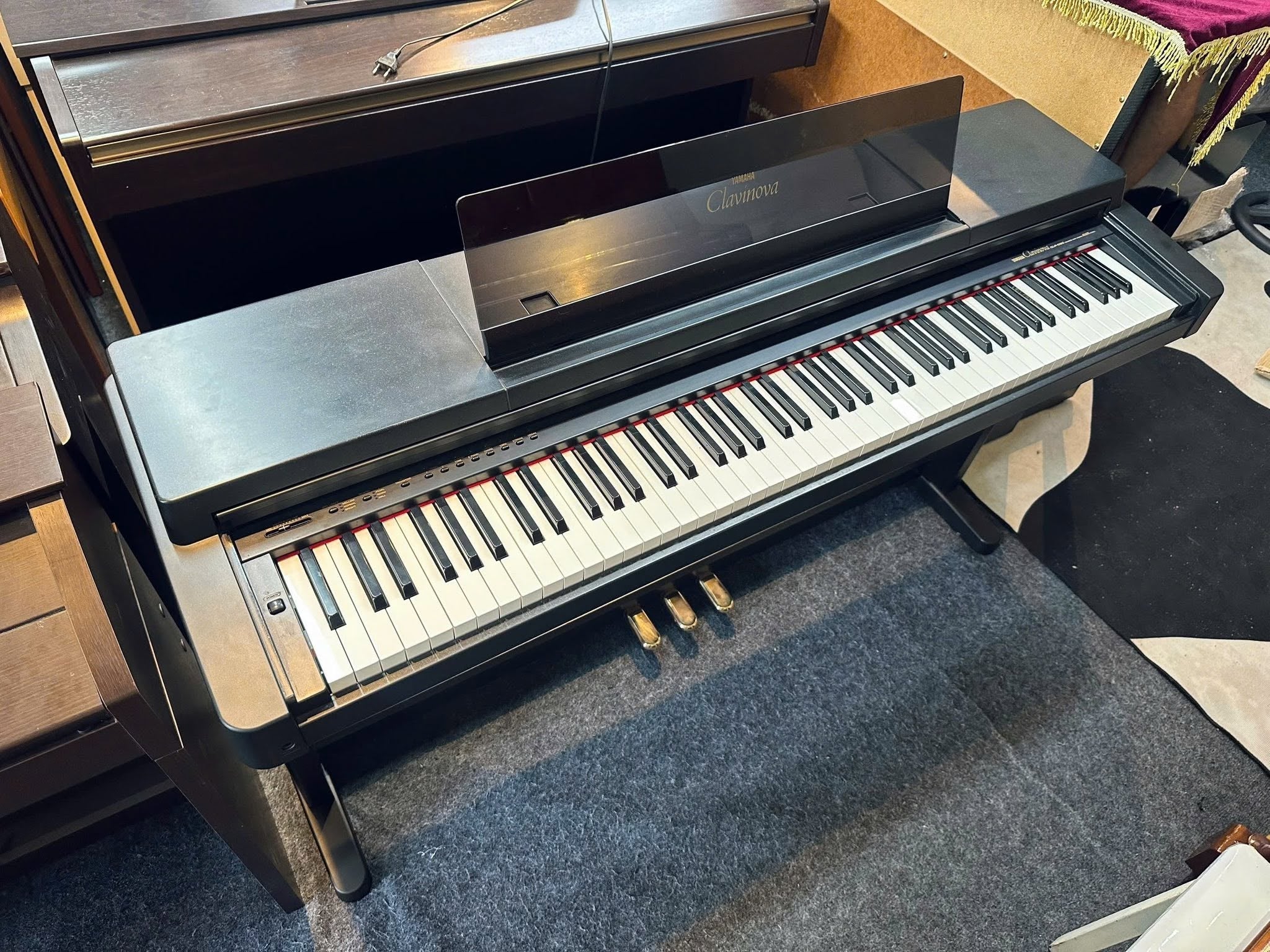 Đàn Piano Điện Yamaha CLP570
