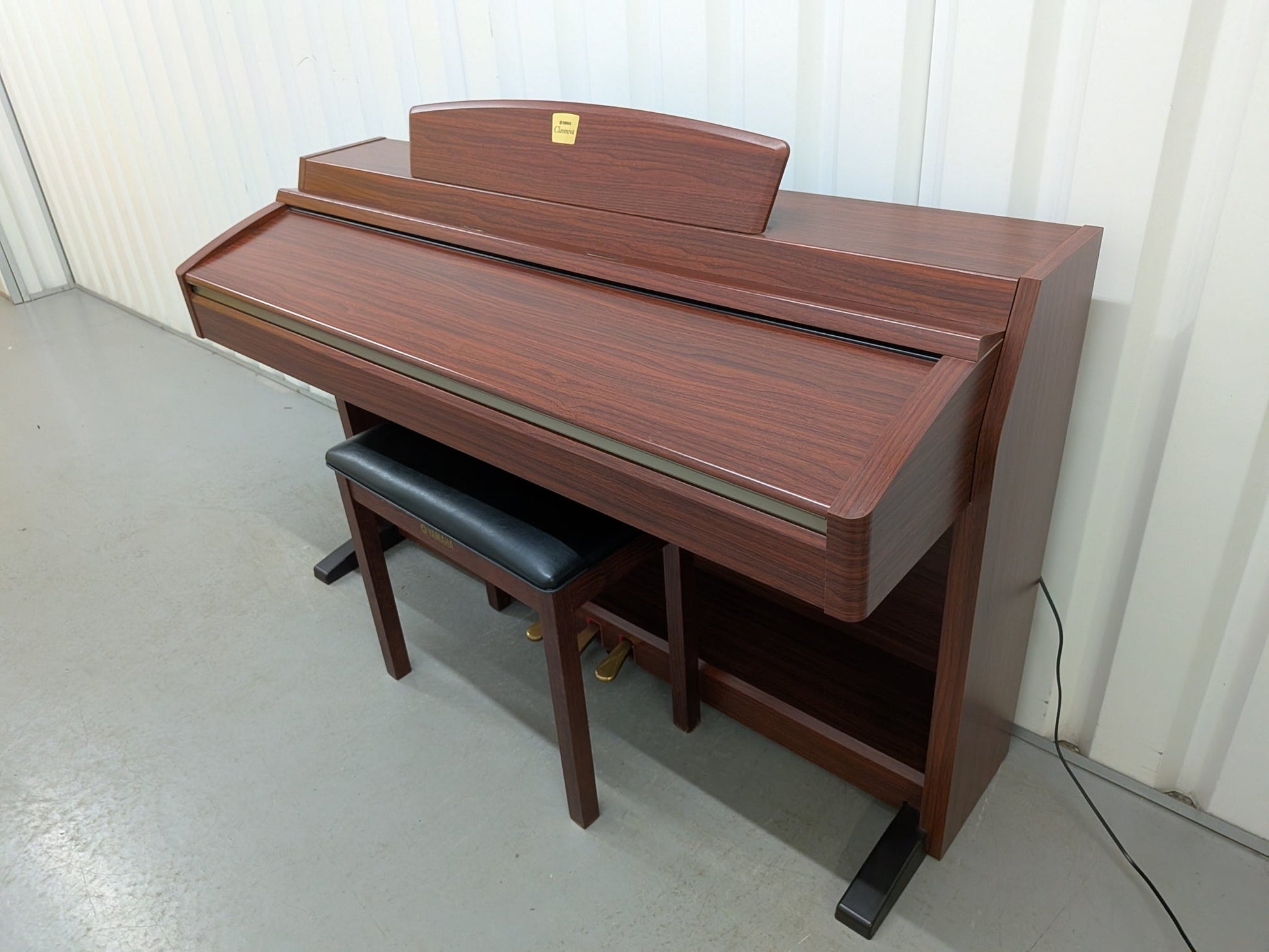 Yamaha Clavinova CLP-240 Mahogany