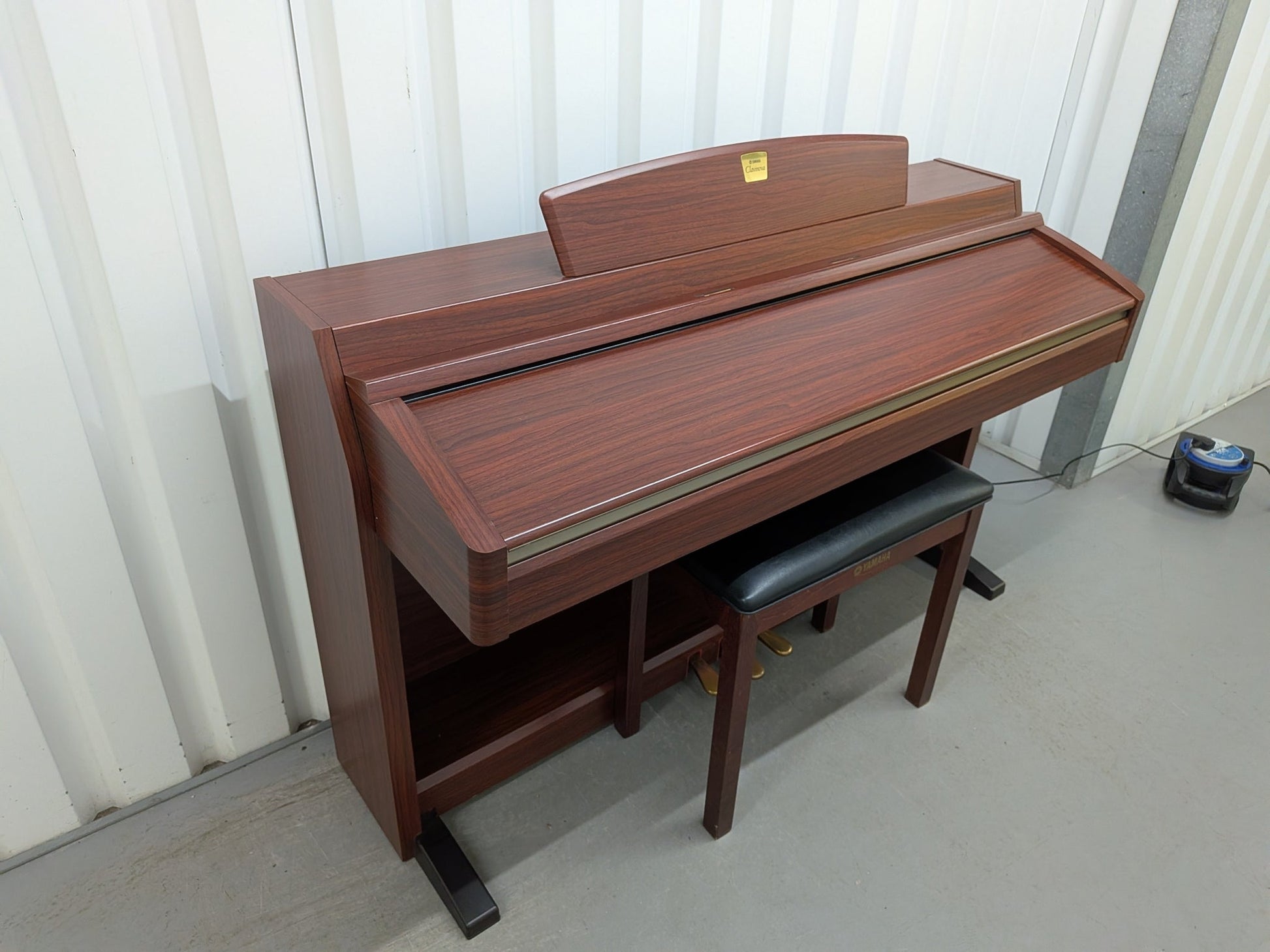 Yamaha Clavinova CLP-240 Mahogany
