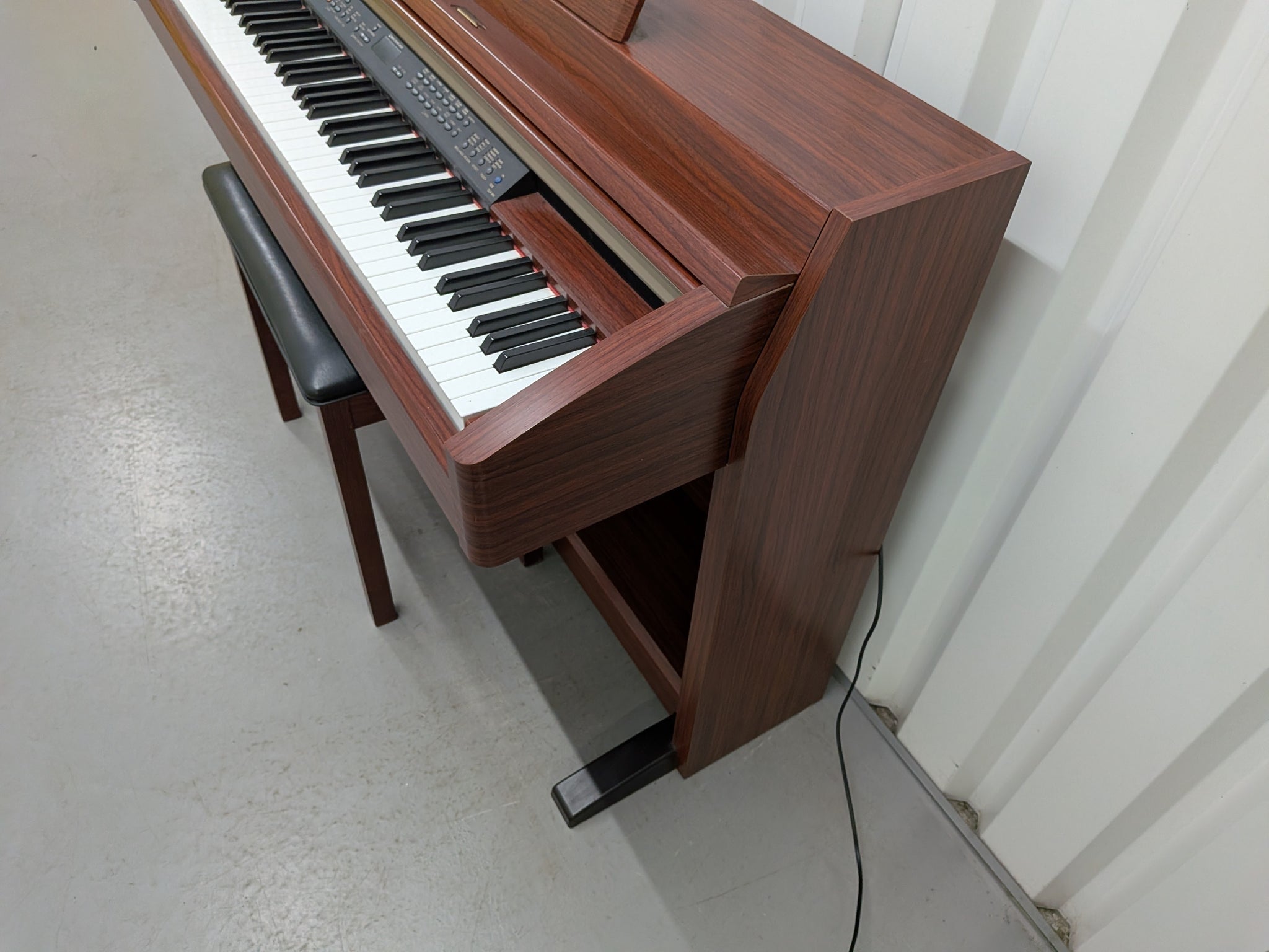 Yamaha Clavinova CLP-240 Mahogany