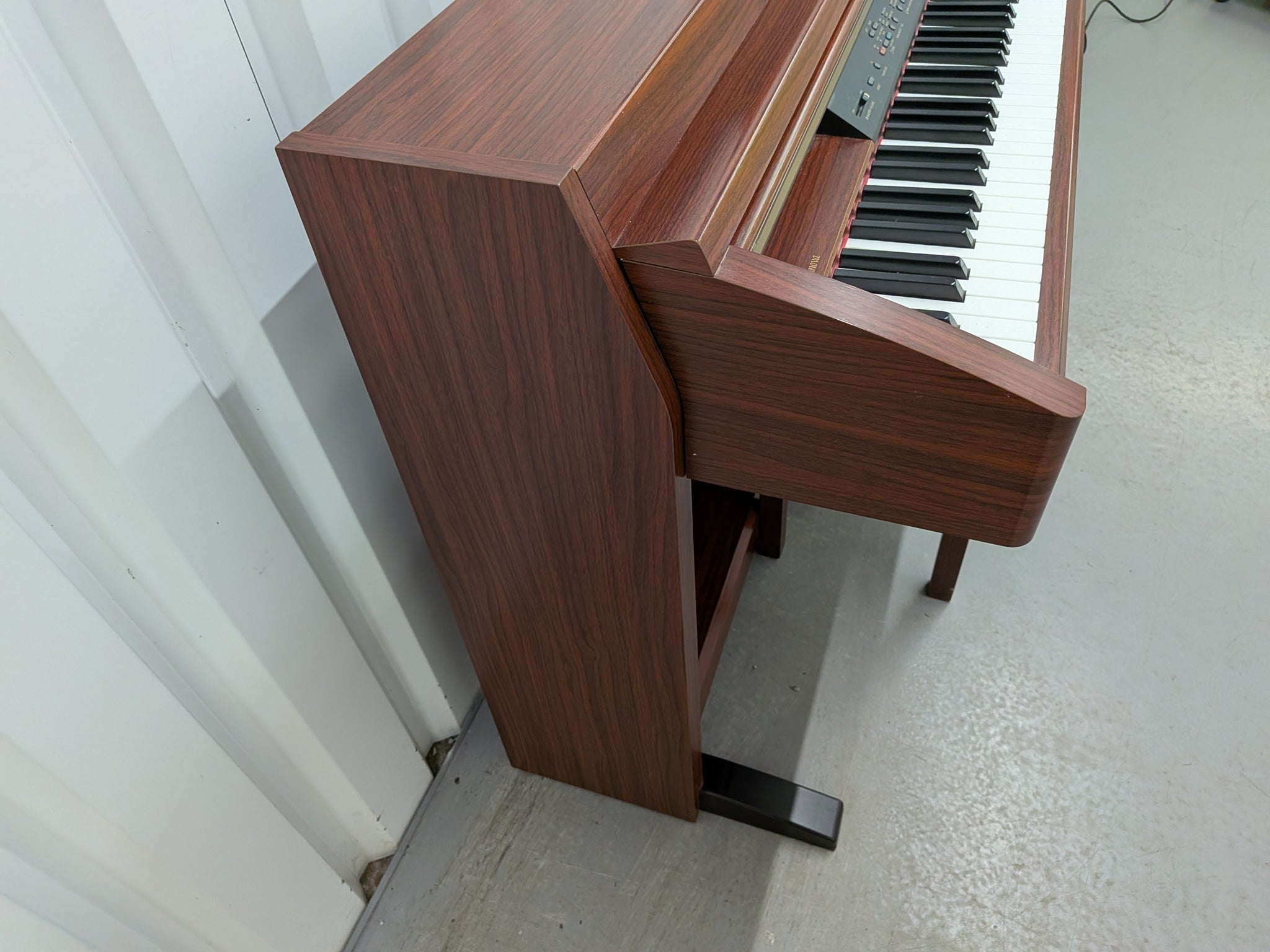 Yamaha Clavinova CLP-240 Mahogany