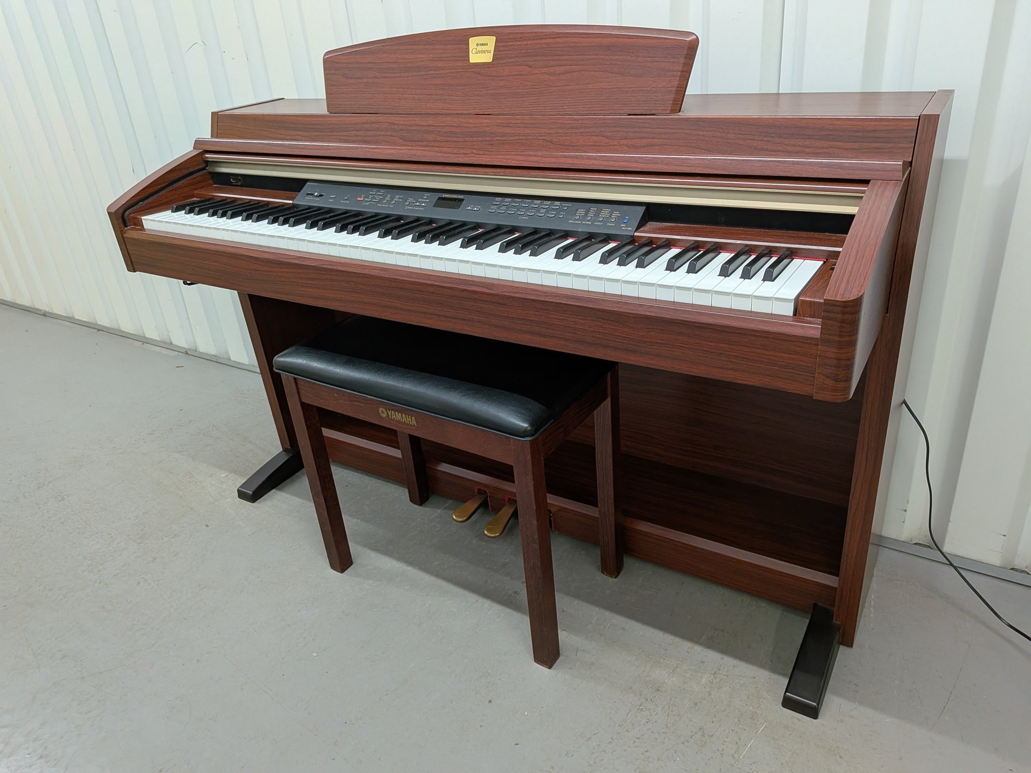 Yamaha Clavinova CLP-240 Mahogany
