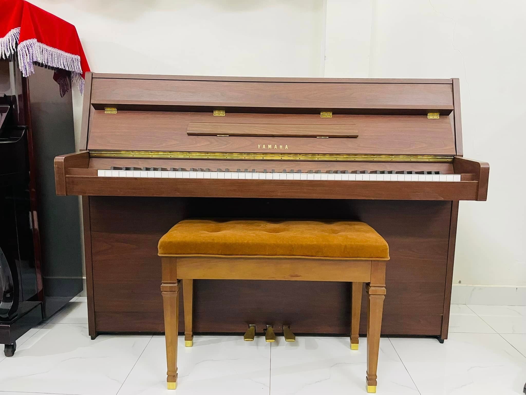 Đàn Piano Cơ Yamaha MC101 Mahogany