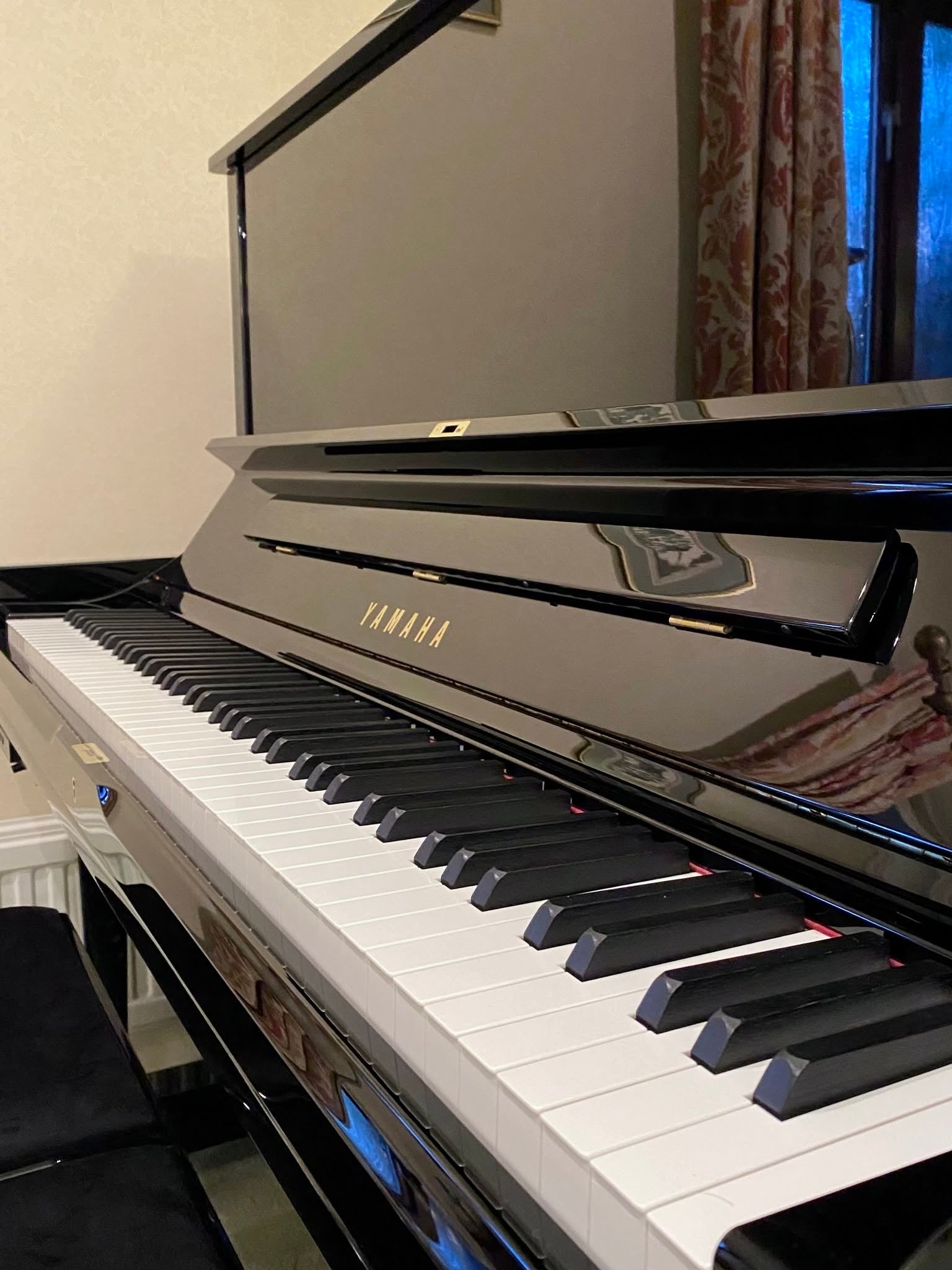 Đàn Piano Cơ Upright Yamaha SU7