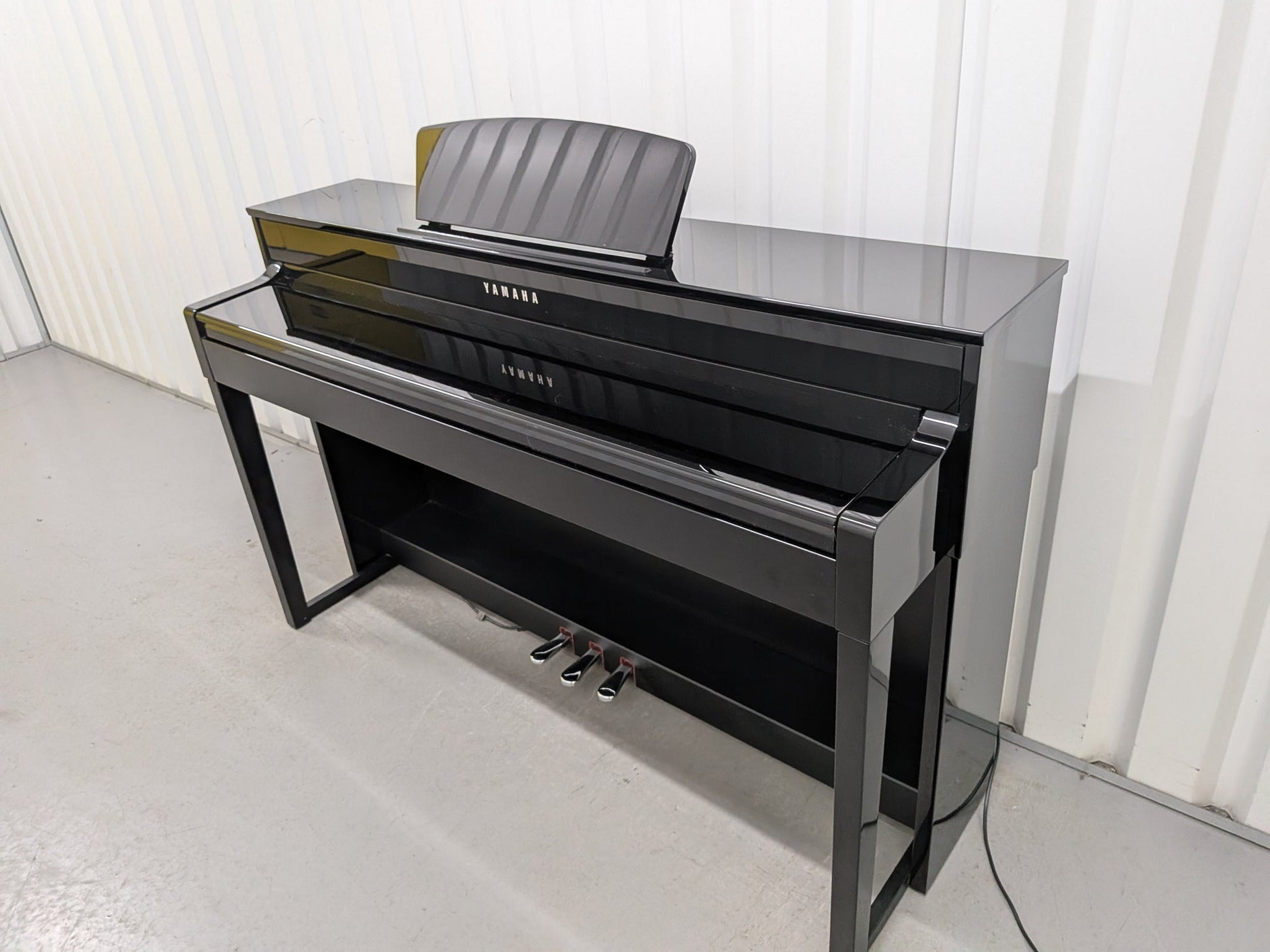 Yamaha CLP535 PE (Polished Ebony)
