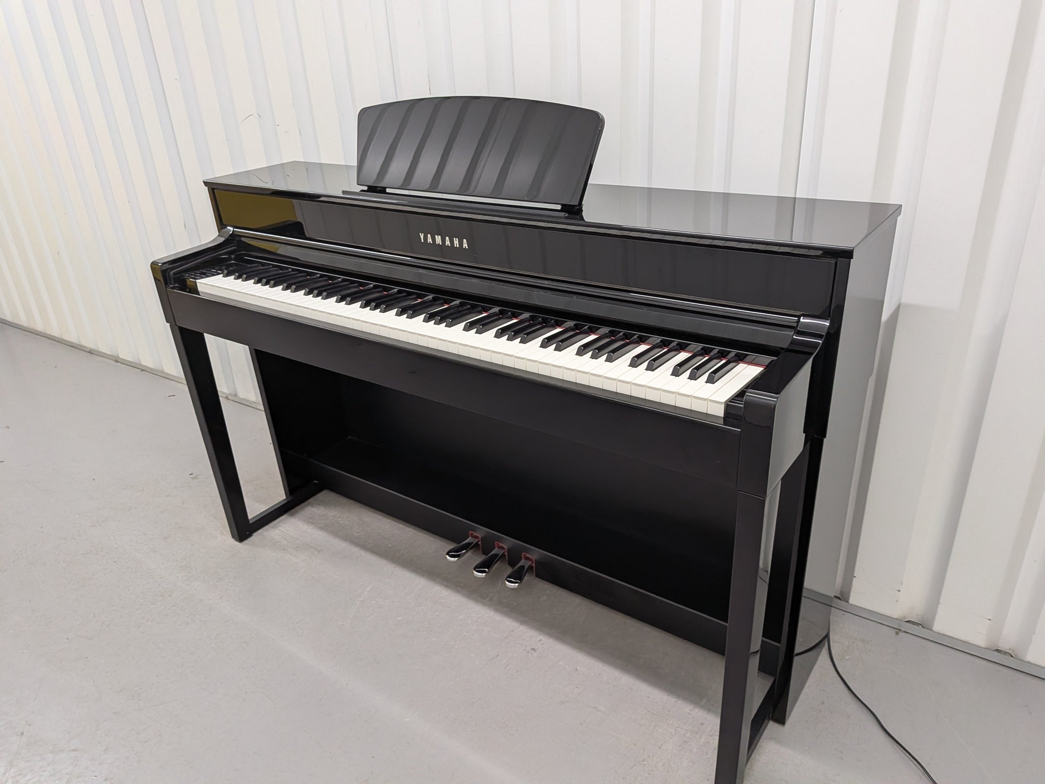Yamaha CLP535 PE (Polished Ebony)