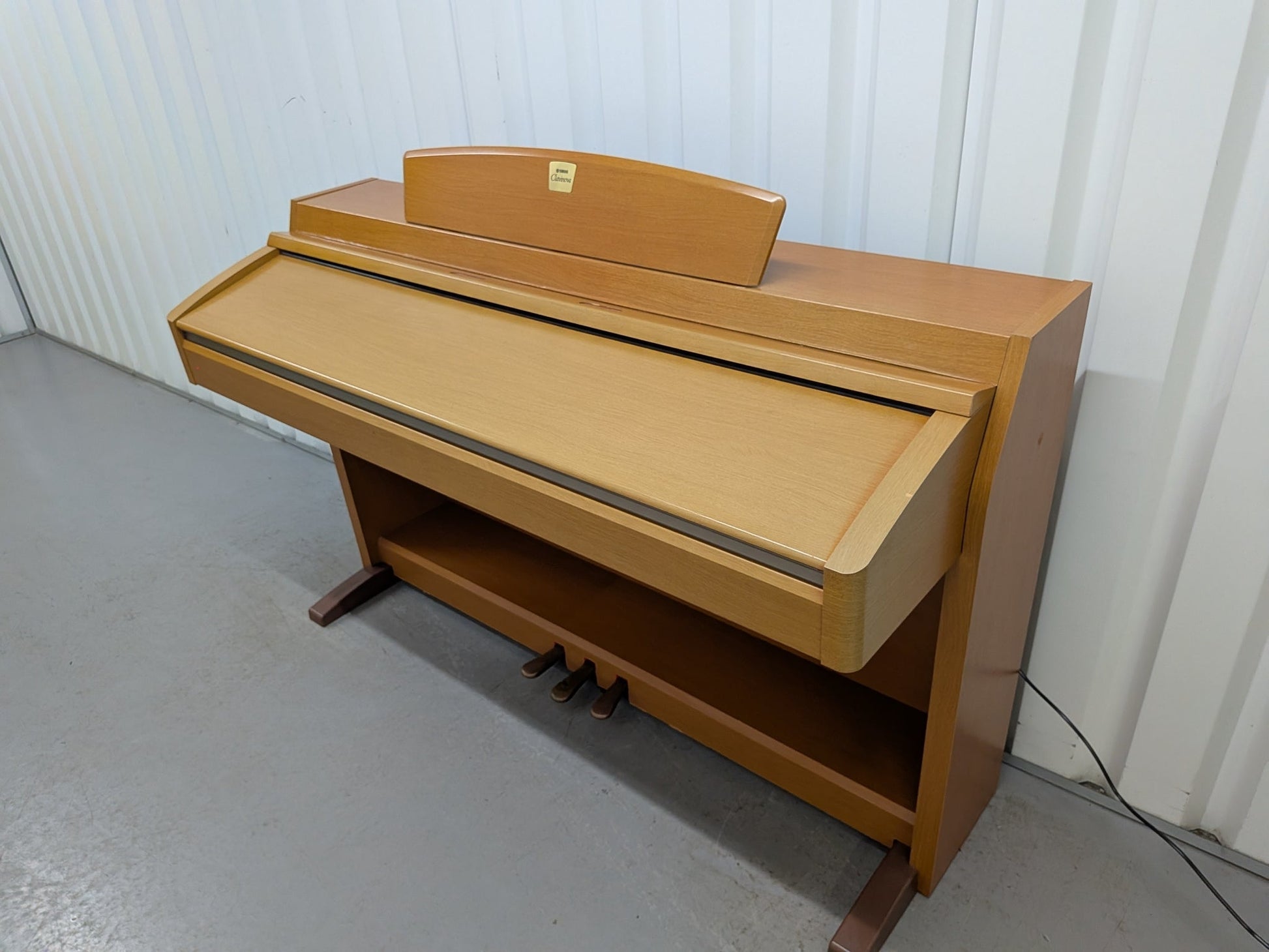 Yamaha Clavinova CLP-240 Chery Wood