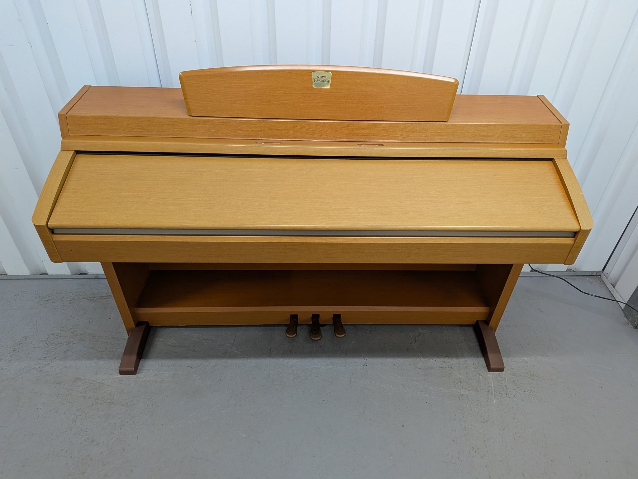 Yamaha Clavinova CLP-240 Chery Wood
