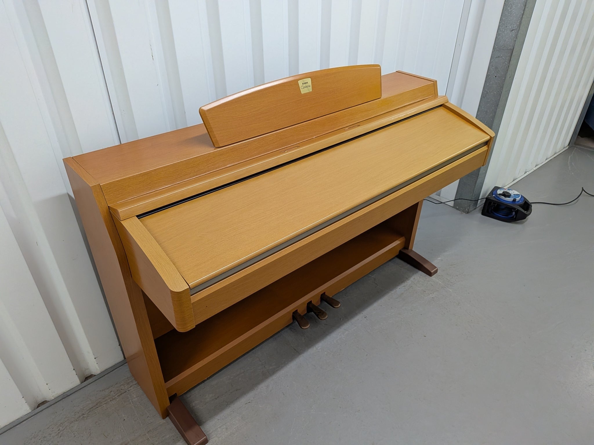 Yamaha Clavinova CLP-240 Chery Wood