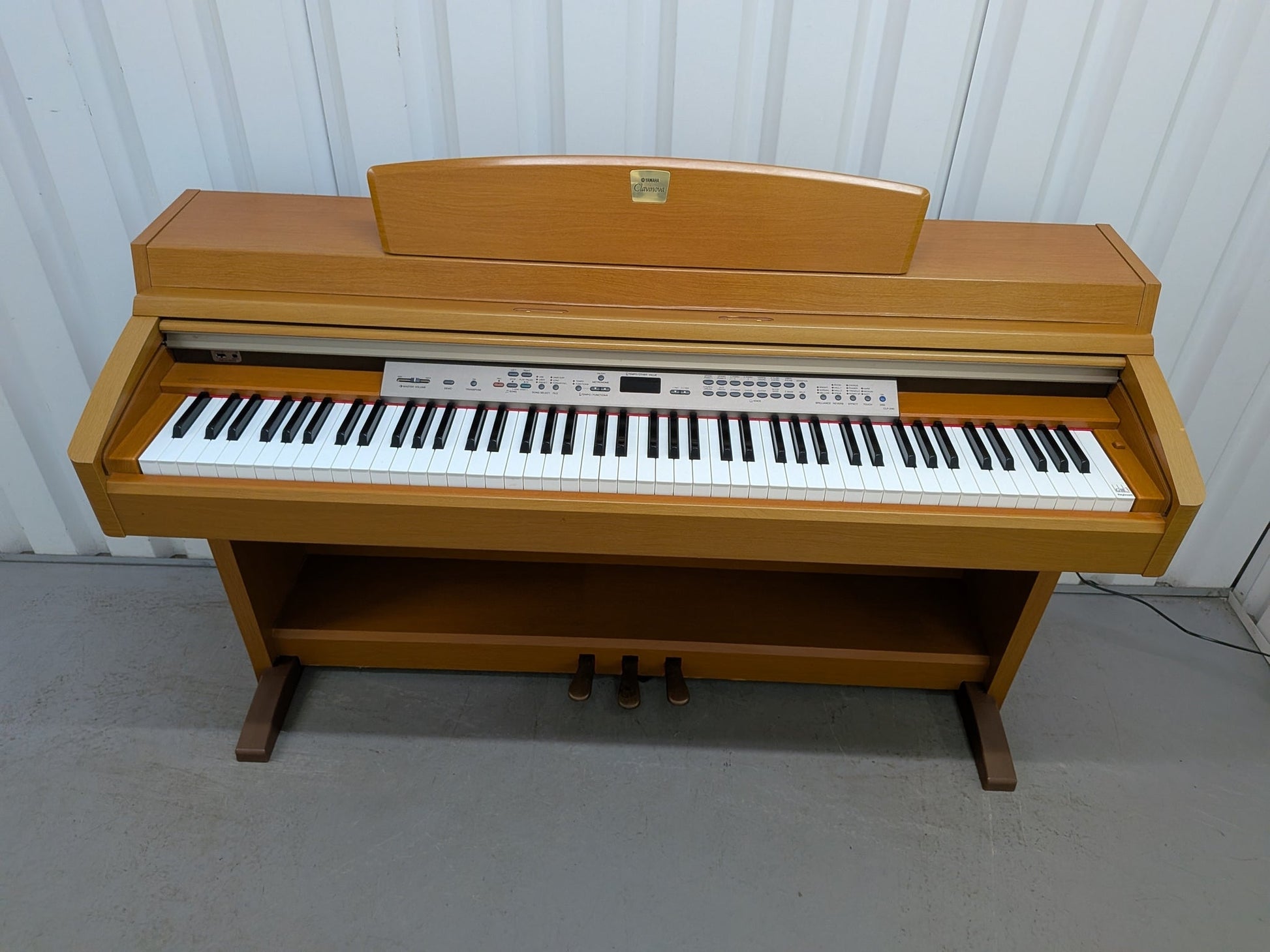 Yamaha Clavinova CLP-240 Chery Wood