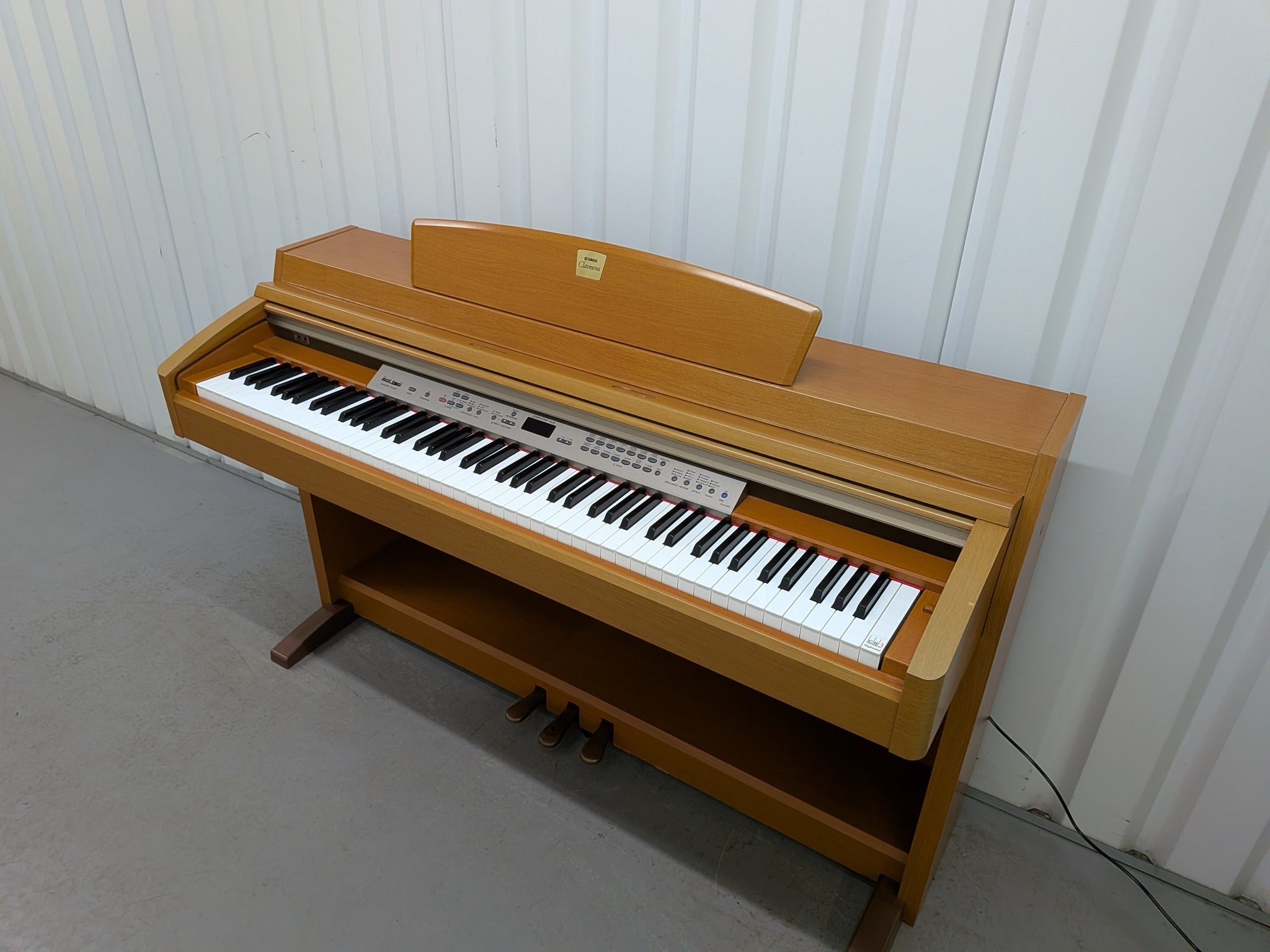 Yamaha Clavinova CLP-240 Chery Wood