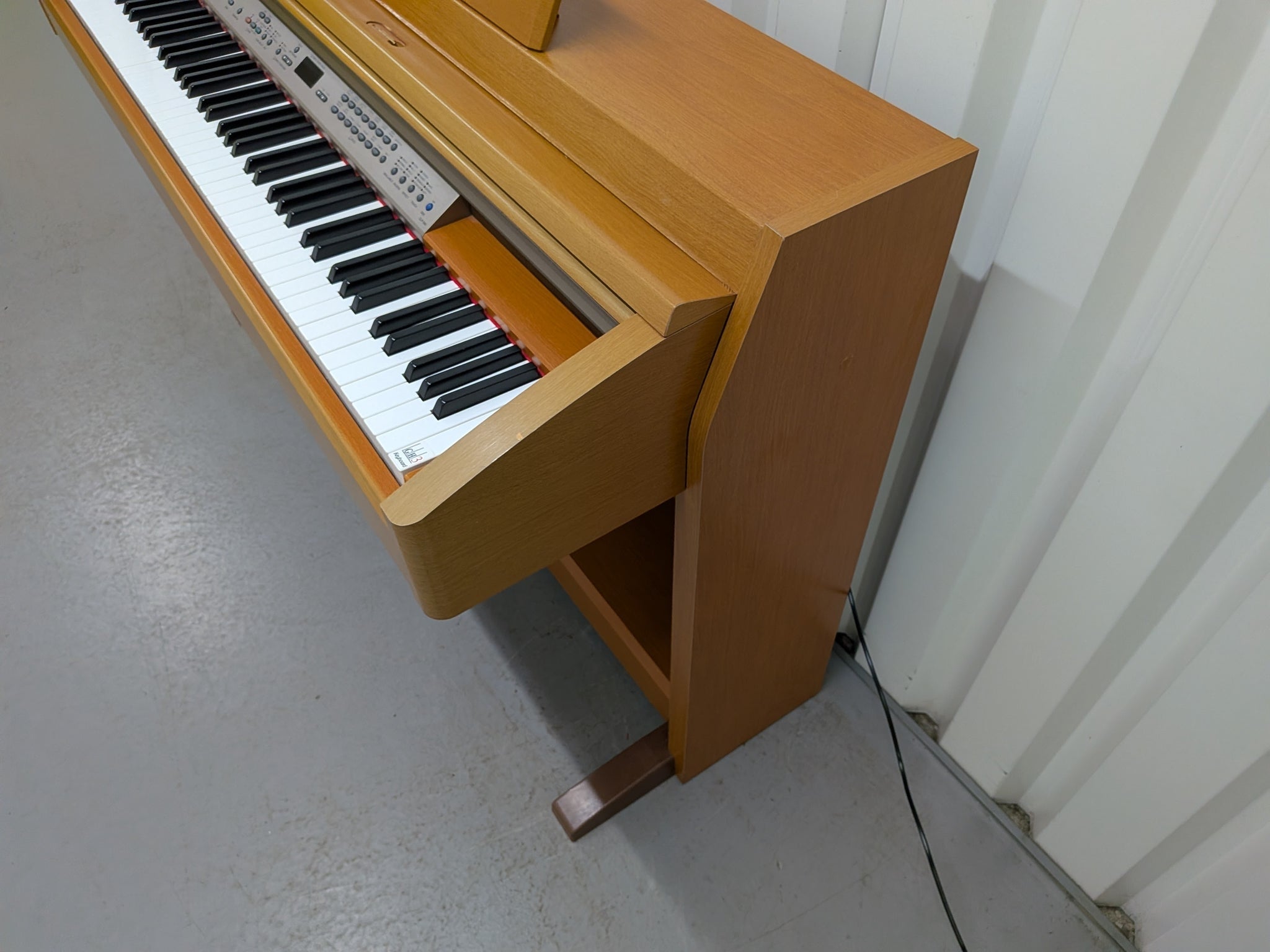 Yamaha Clavinova CLP-240 Chery Wood