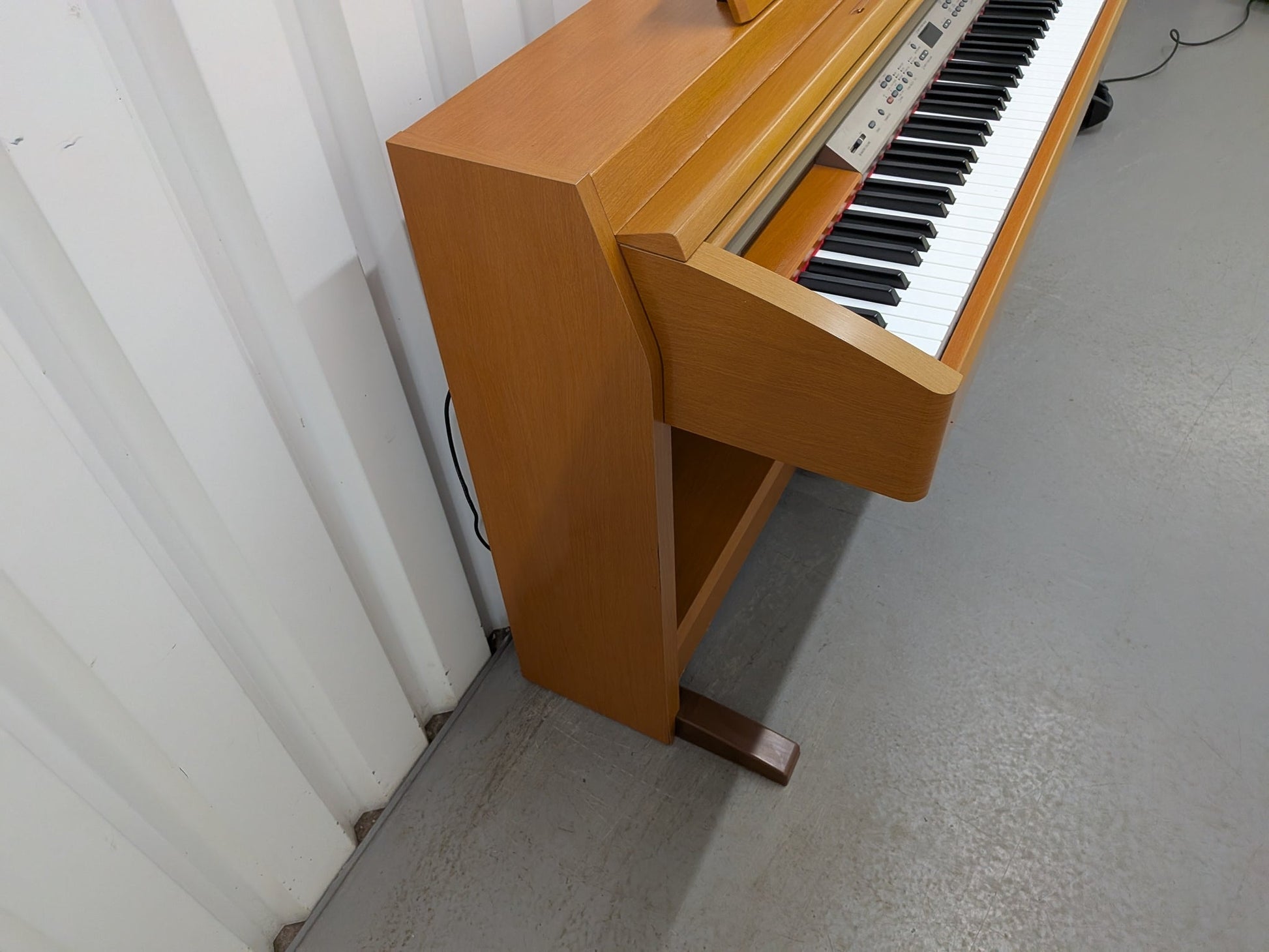 Yamaha Clavinova CLP-240 Chery Wood