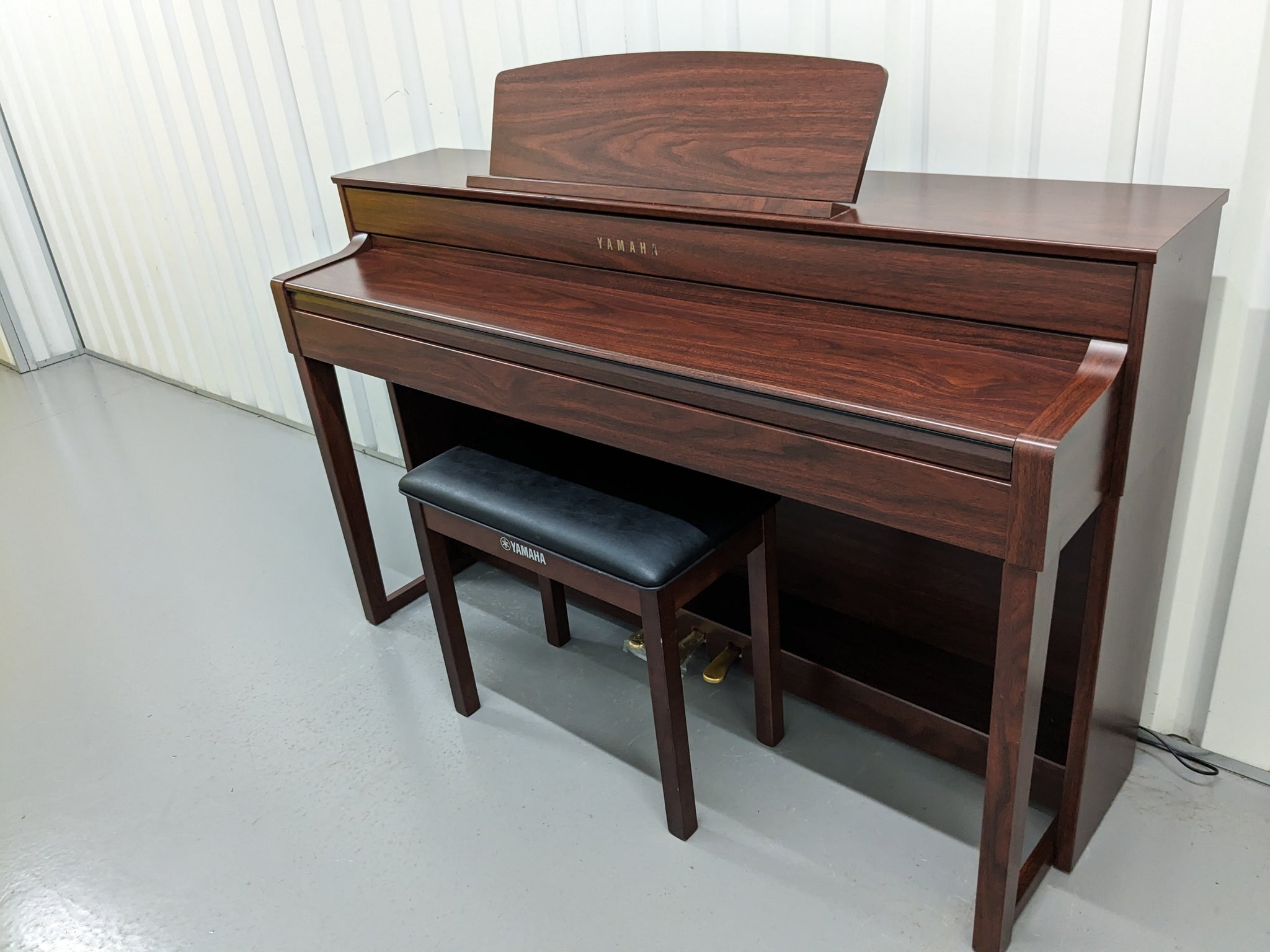 Yamaha CLP 545 Mahogany