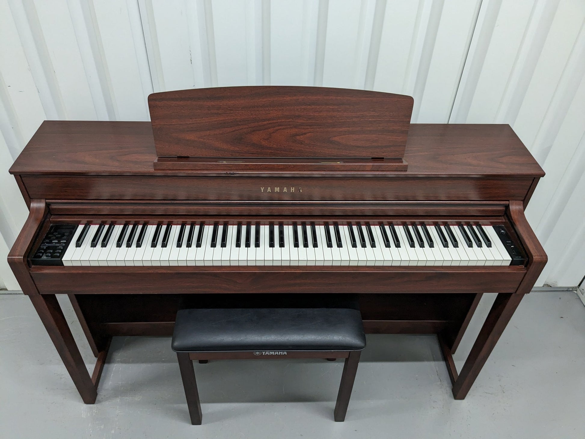 Yamaha CLP 545 Mahogany