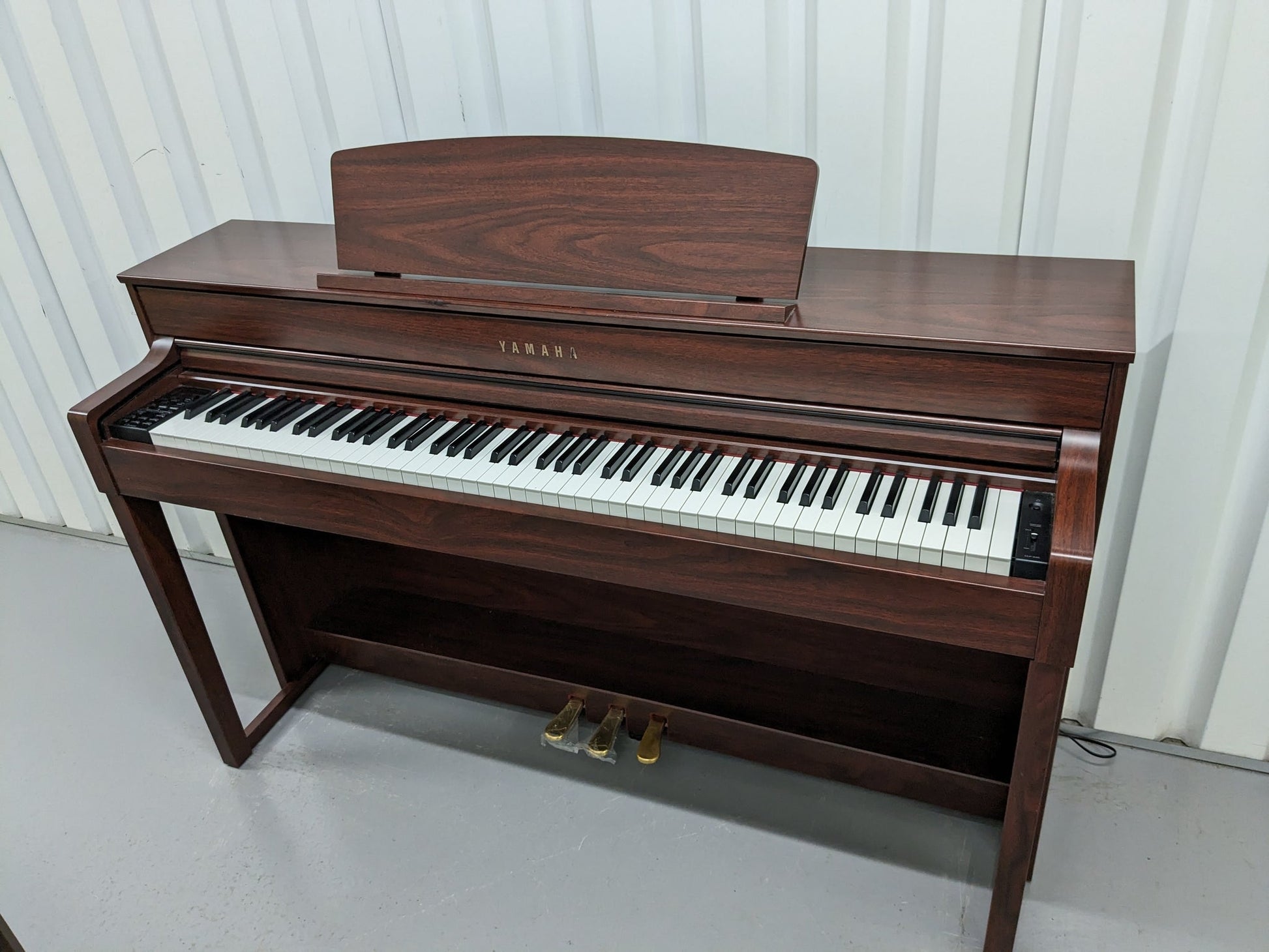 Yamaha CLP 545 Mahogany