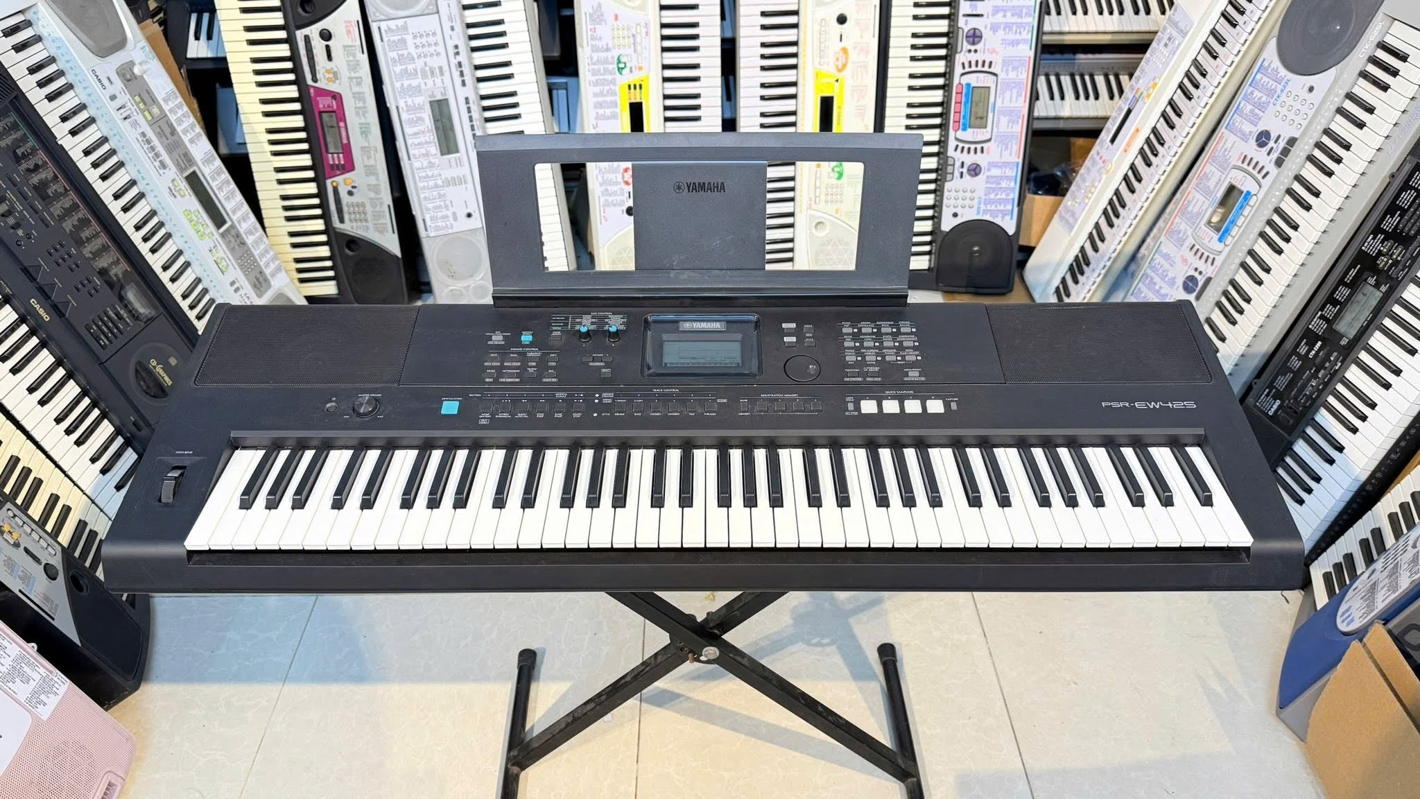Đàn Organ Yamaha PSR EW425