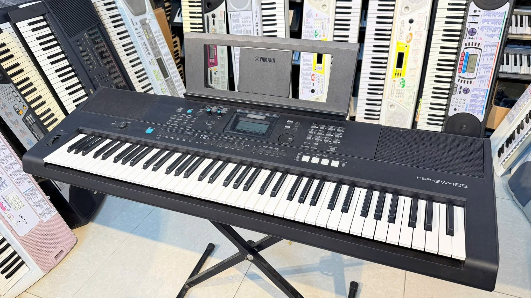 Đàn Organ Yamaha PSR EW425