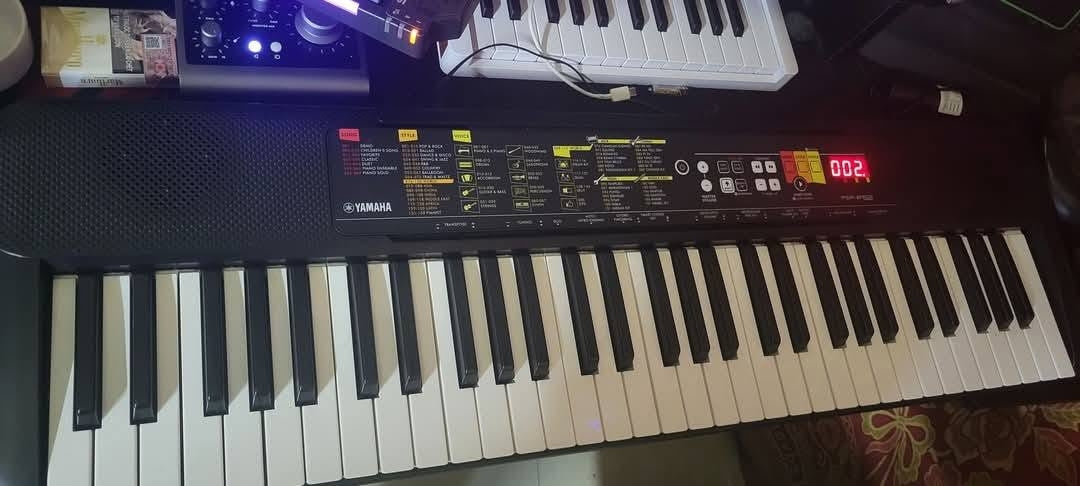 Đàn Organ Yamaha PSR F52