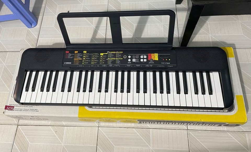 Đàn Organ Yamaha PSR F52