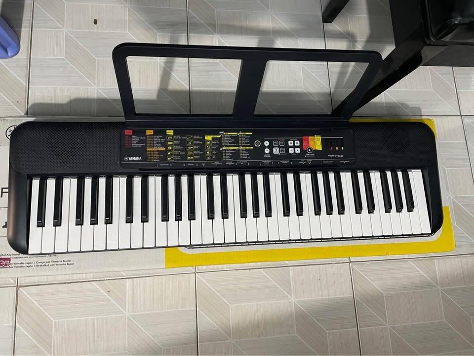 Đàn Organ Yamaha PSR F52