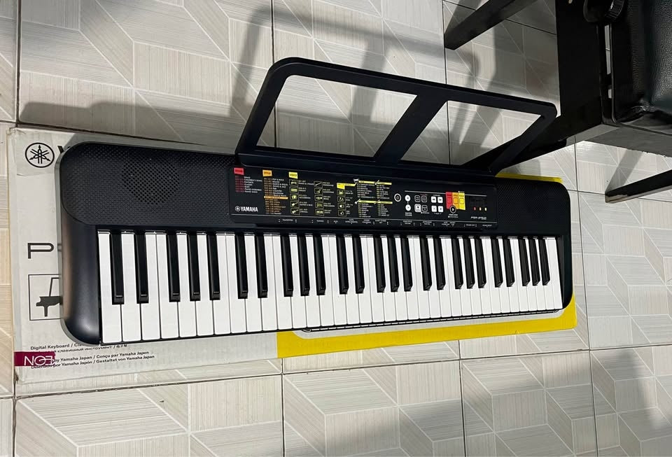 Đàn Organ Yamaha PSR F52