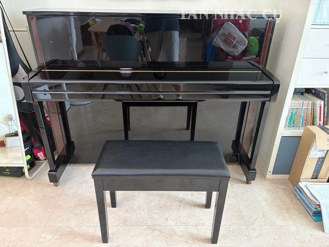 Đàn piano YAMAHA JX113T màu đen bóng polished ebony tại nhà khách hàng của Tân Nhạc Cụ