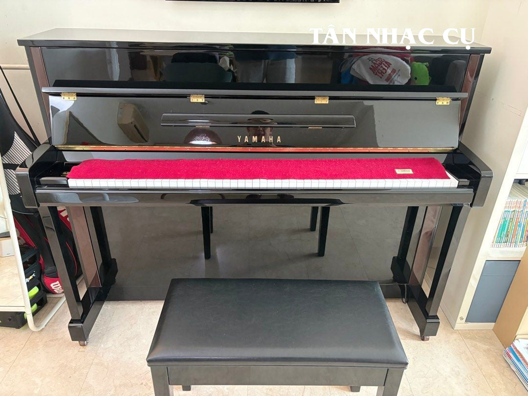 Bàn giao Đàn piano YAMAHA JX113T màu đen bóng polished ebony cho khách hàng của Tân Nhạc Cụ, ảnh toàn sản phẩm và ghế