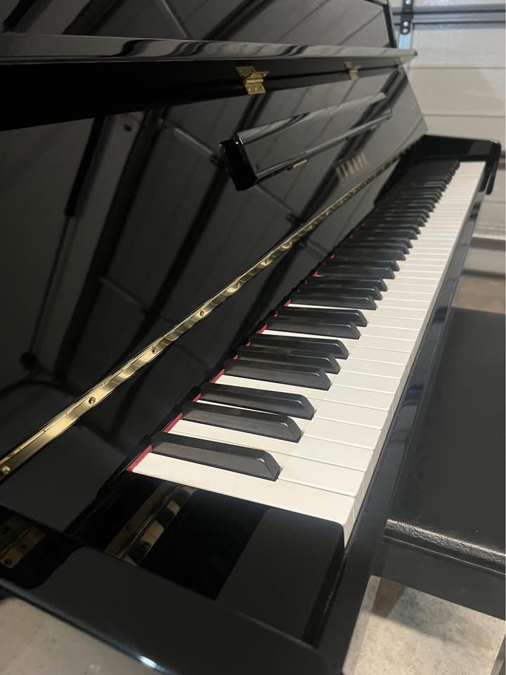 Đàn Piano cơ Yamaha LU90