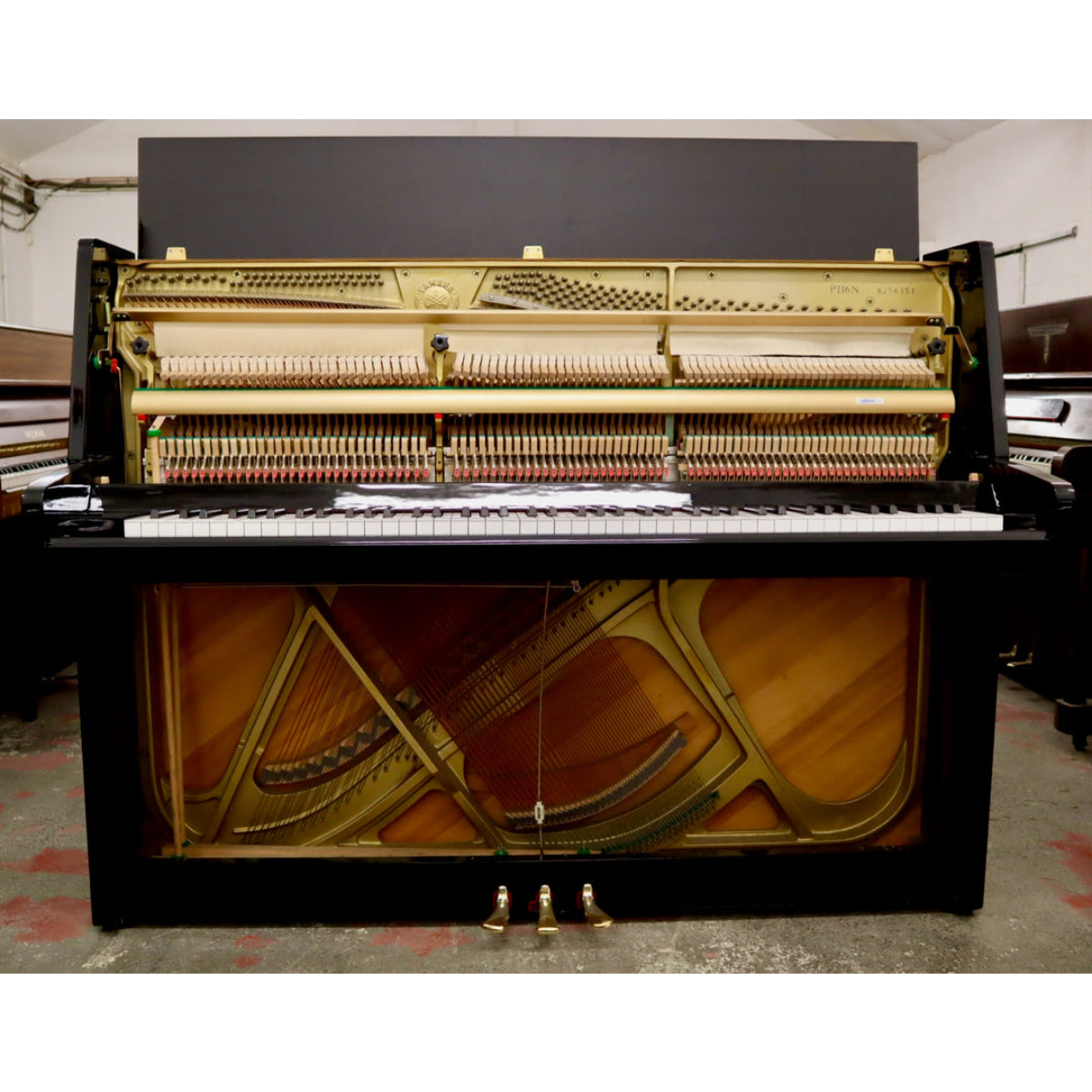 Đàn Piano Cơ Upright Yamaha P116, Polished Ebony