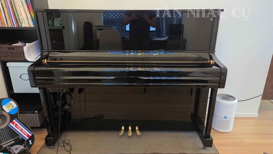 Đàn Piano Yamaha U1J màu đen bóng Polished Ebony, bản silent sc3 tại nhà khách hàng Tân Nhạc Cụ