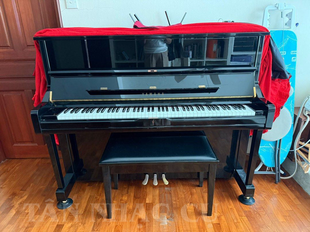 Hình ảnh Yamaha U1 Polished Ebony tại nhà khách hàng của Tân Nhạc Cụ, sản phẩm bàn giao mới nguyên hộp, giá tốt nhất thị trường