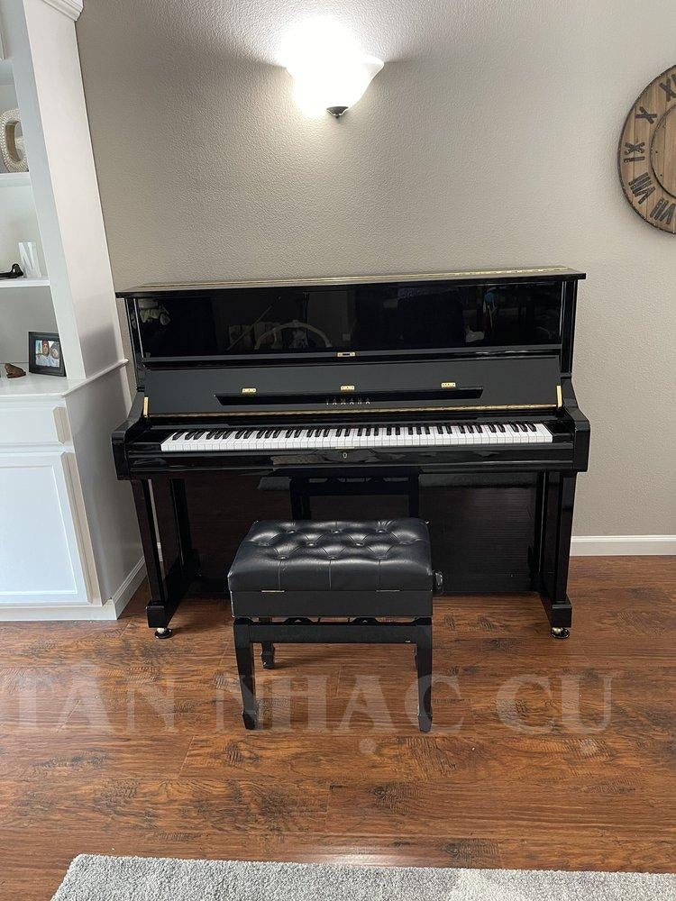Hình ảnh Yamaha U1 Polished Ebony tại nhà khách hàng của Tân Nhạc Cụ, đàn bàn giao mới nguyên hộp, giá tốt nhất thị trường
