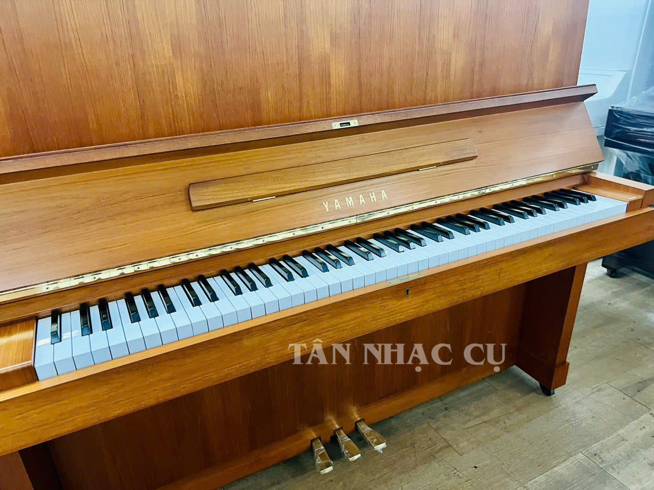 Yamaha W103 Piano