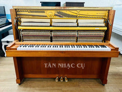 Yamaha W103 Piano