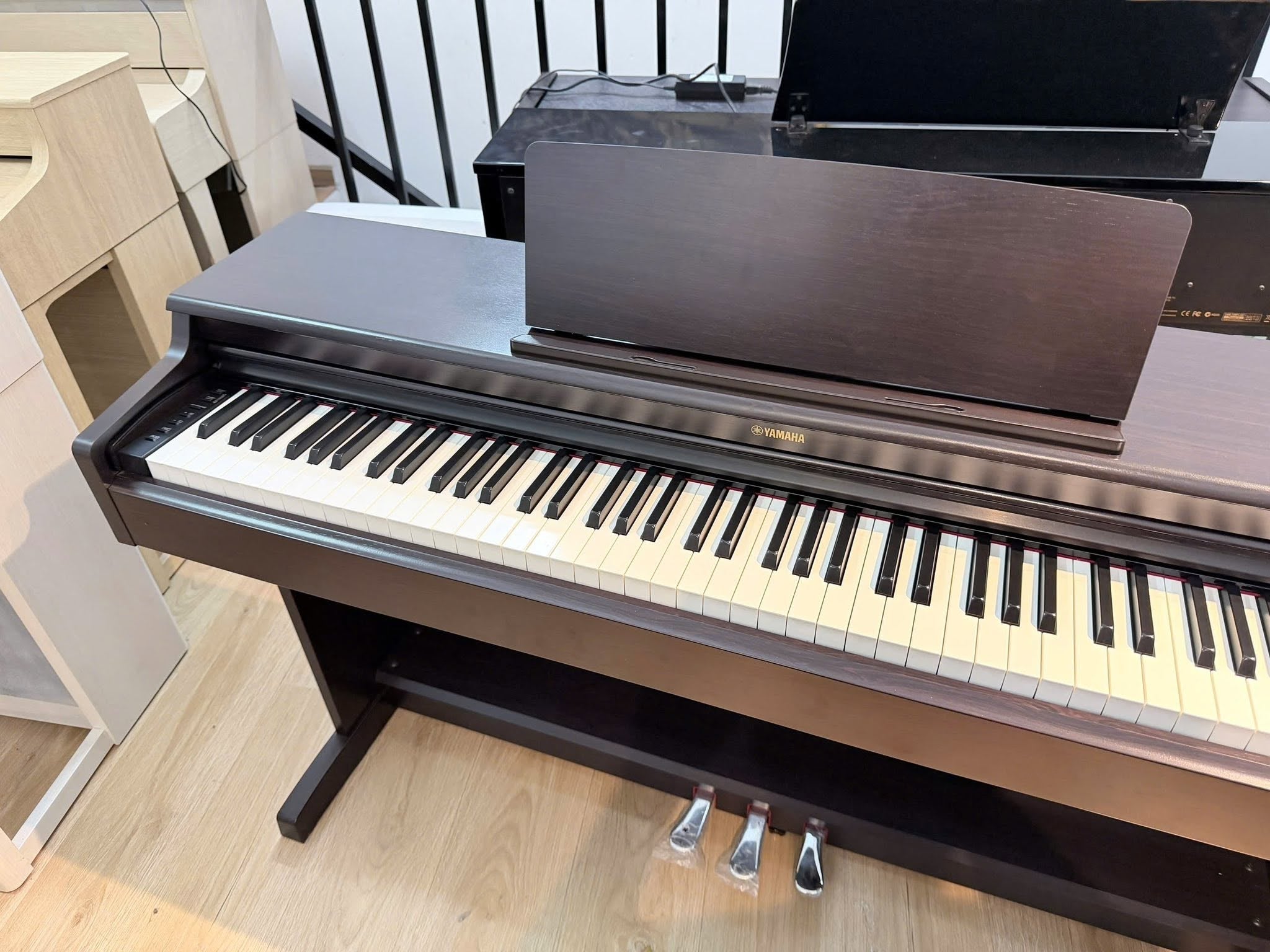 Đàn Piano Điện Yamaha YDP164