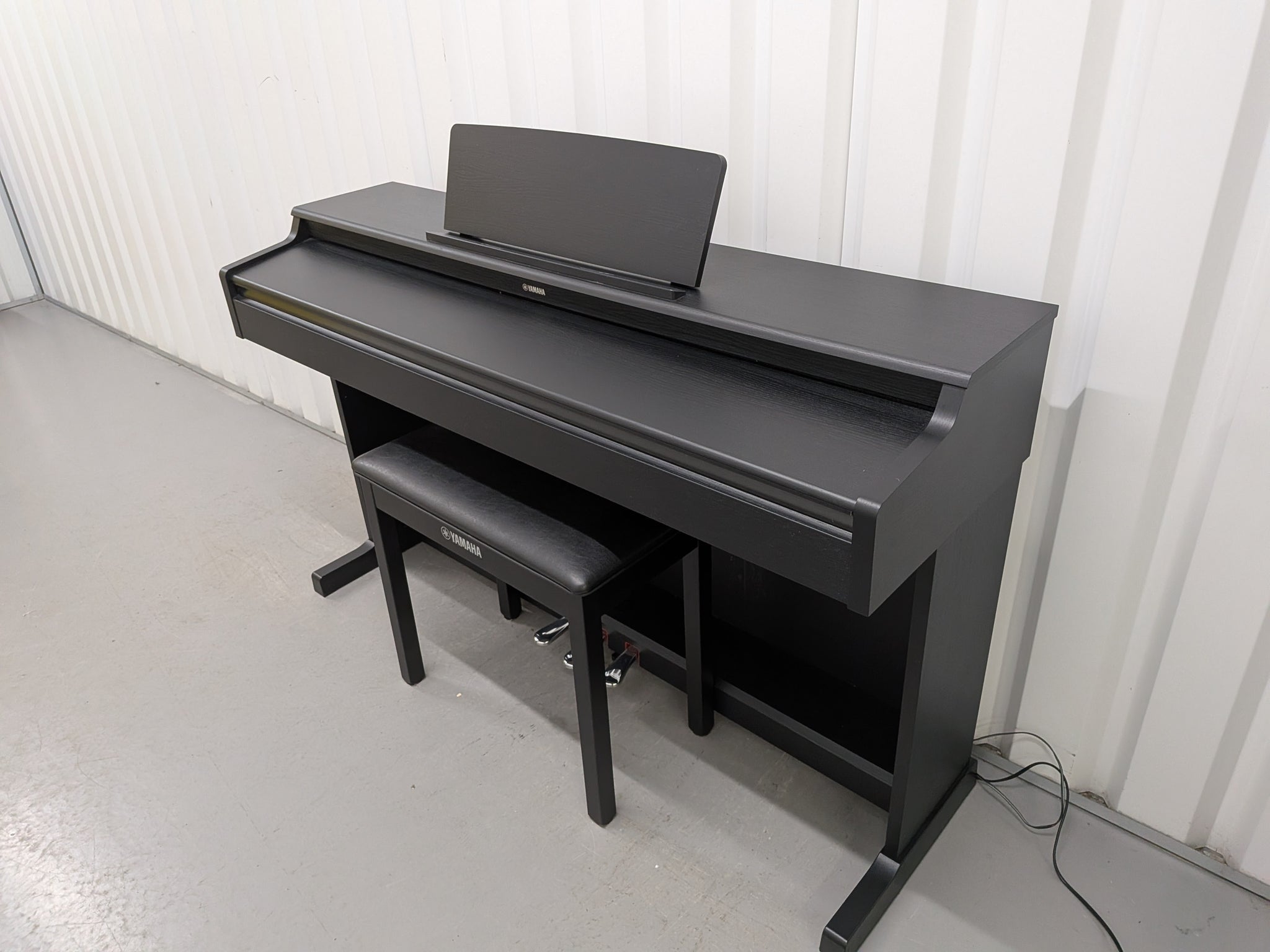 Yamaha YDP164 Satin Black