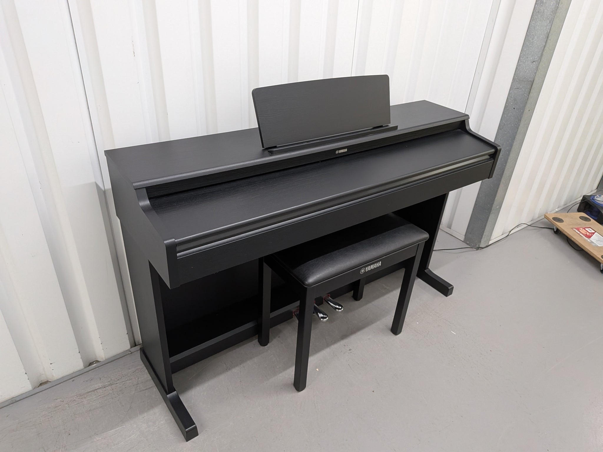 Yamaha YDP164 Satin Black