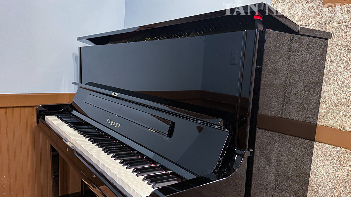 Hình chụp acousticbar, miếng chống để mở thùng đàn piano YAMAHA YUS1 giúp âm thanh hay hơn
